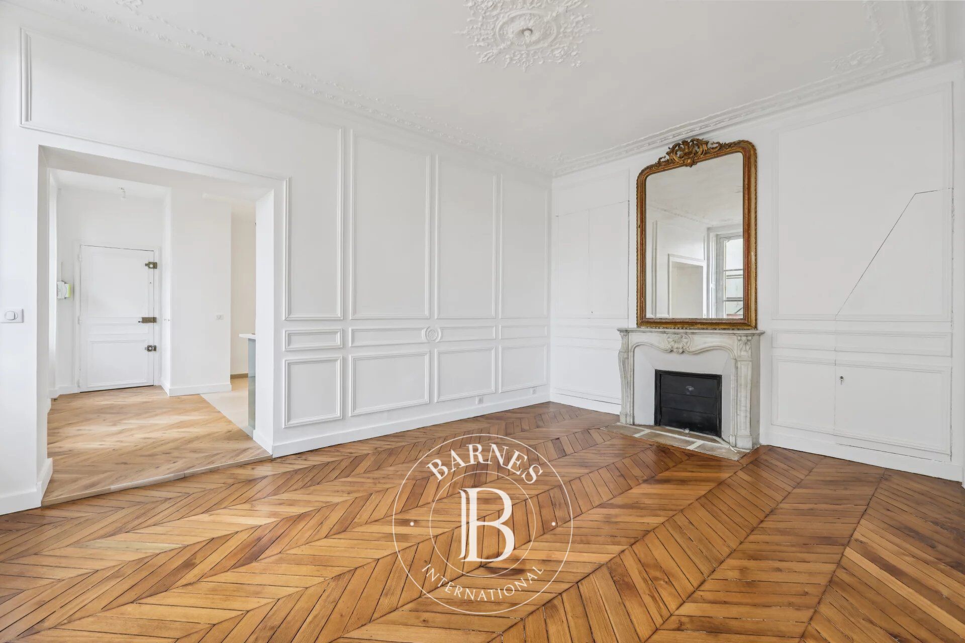 VERSAILLES - 56m² (603 sq ft) RENOVATED APARTMENT - 1st FLOOR - PERIOD CHARM + CELLAR - picture 1