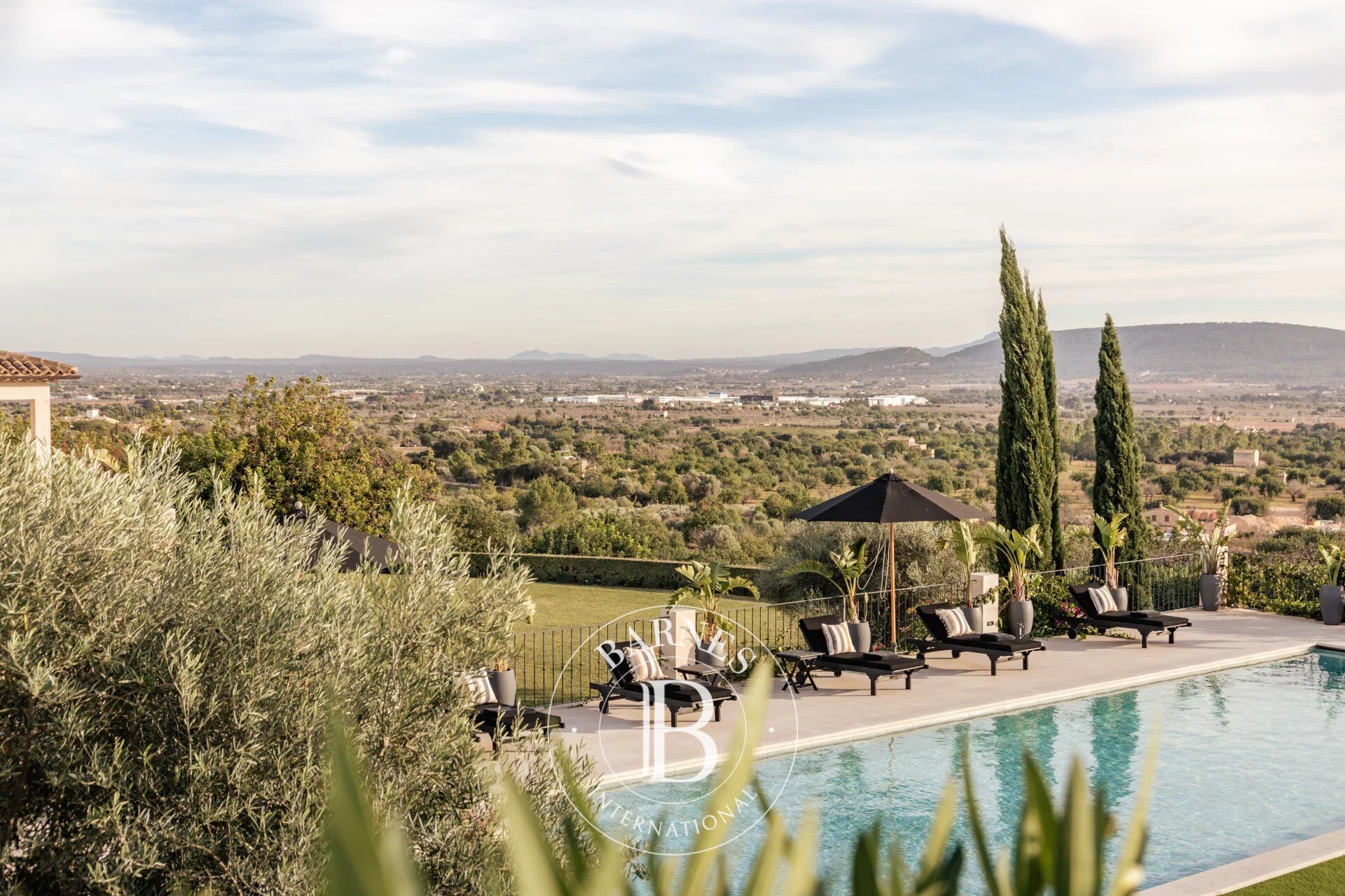 High-Luxury 5-Bedroom Estate in Santa María del Camí - picture 2