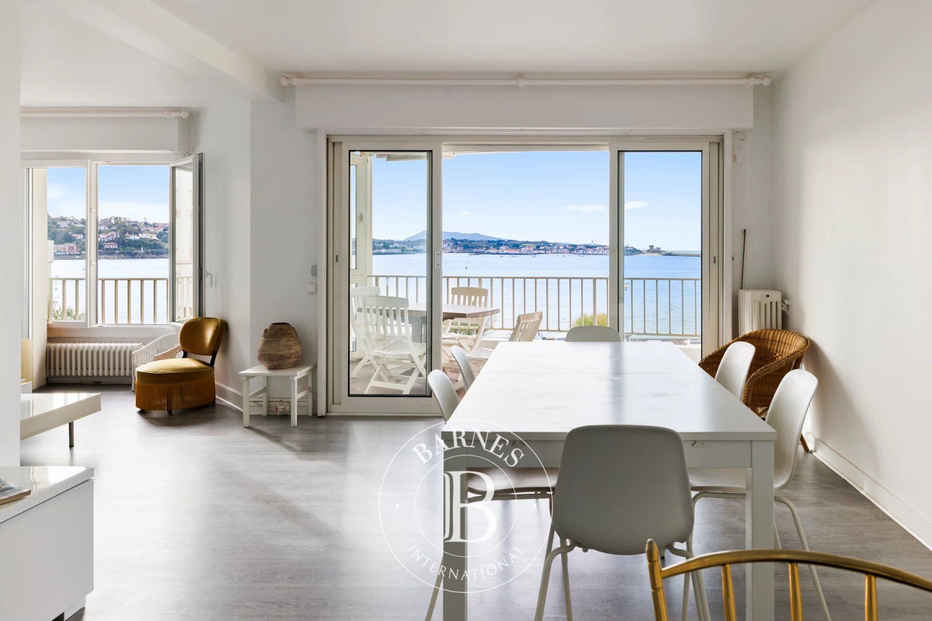 SAINT JEAN DE LUZ, SAINTE-BARBE, APPARTEMENT DE 130 M² AVEC CAVE ET 2 PLACES DE PARKING - picture 1