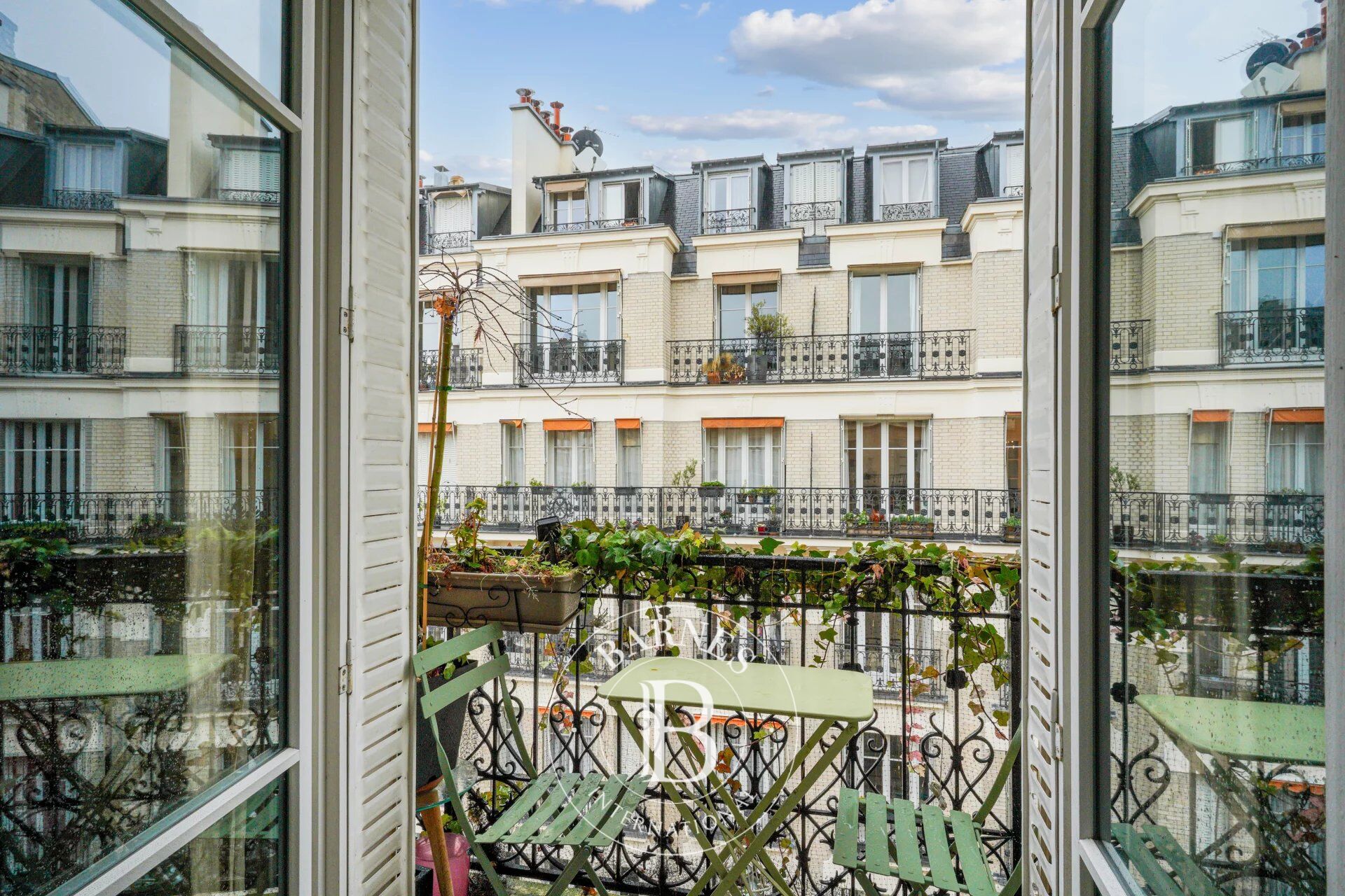 Exclusive listing - Paris 16 - Auteuil - Haussmann style - Full-length balcony - picture 3