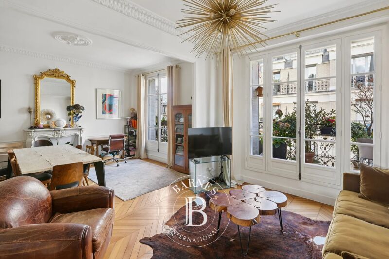 Exclusive listing - Paris 16 - Auteuil - Haussmann style - Full-length balcony