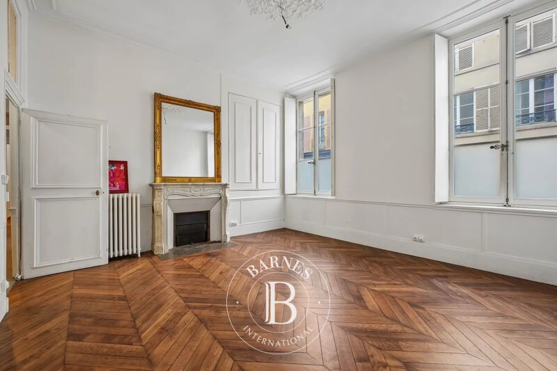 Versailles Notre-Dame/Montbauron - 4P traversant au rez-de-chaussée de 99 m²