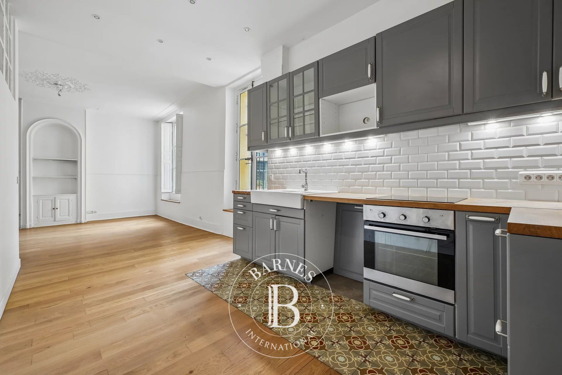 Versailles Notre-Dame/Montbauron - 4P traversant au rez-de-chaussée de 99 m² - picture 2