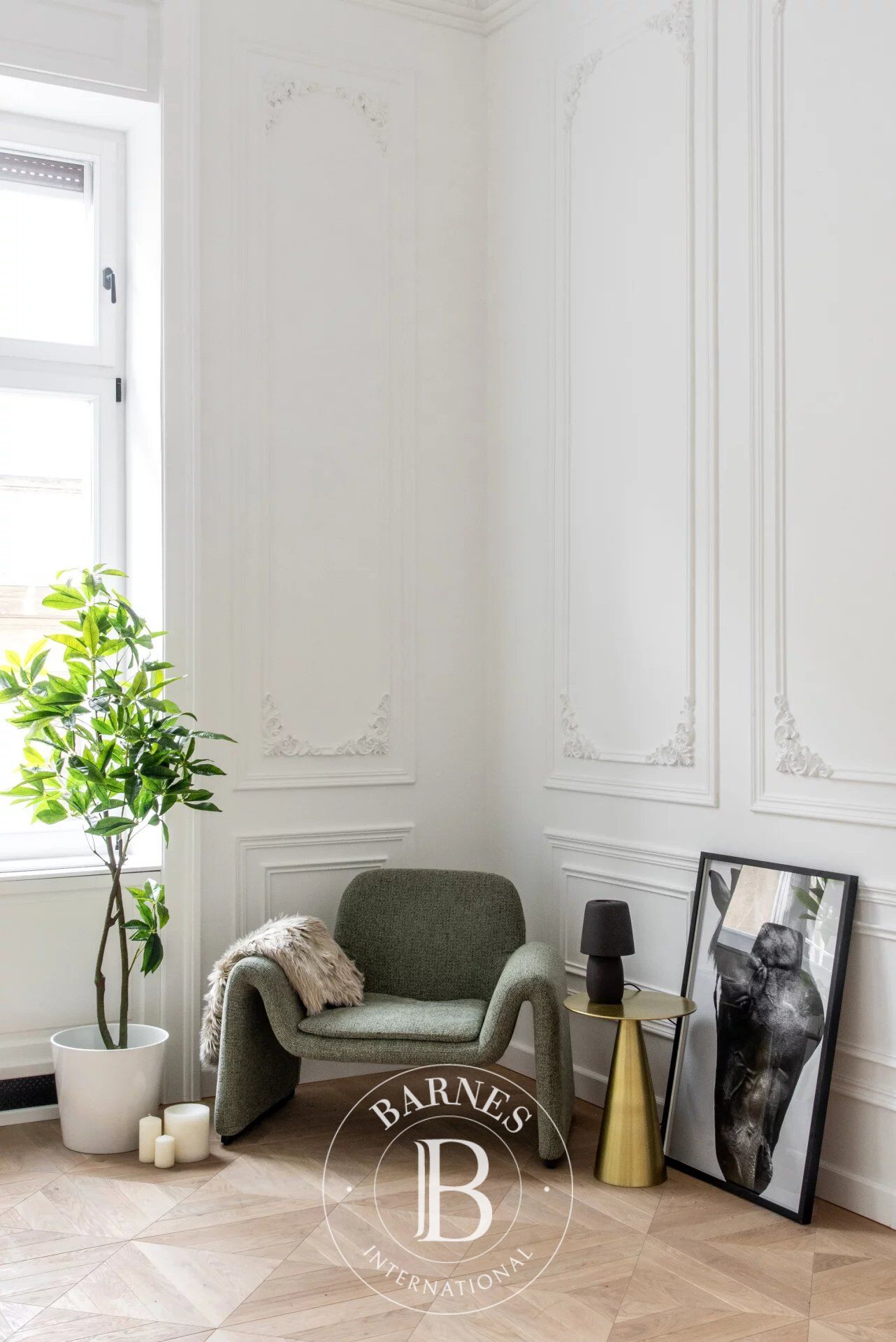 Unique Classical Apartment for Sale in the Heart of Downtown Budapest, Overlooking Gerlóczy Street! - picture 3