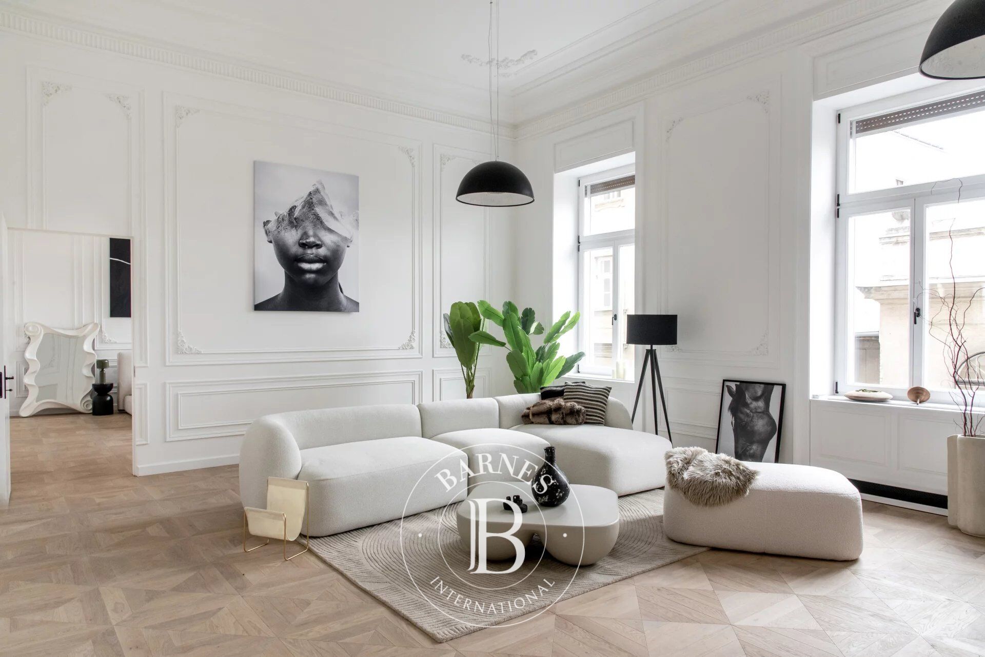 Unique Classical Apartment for Sale in the Heart of Downtown Budapest, Overlooking Gerlóczy Street! - picture 2