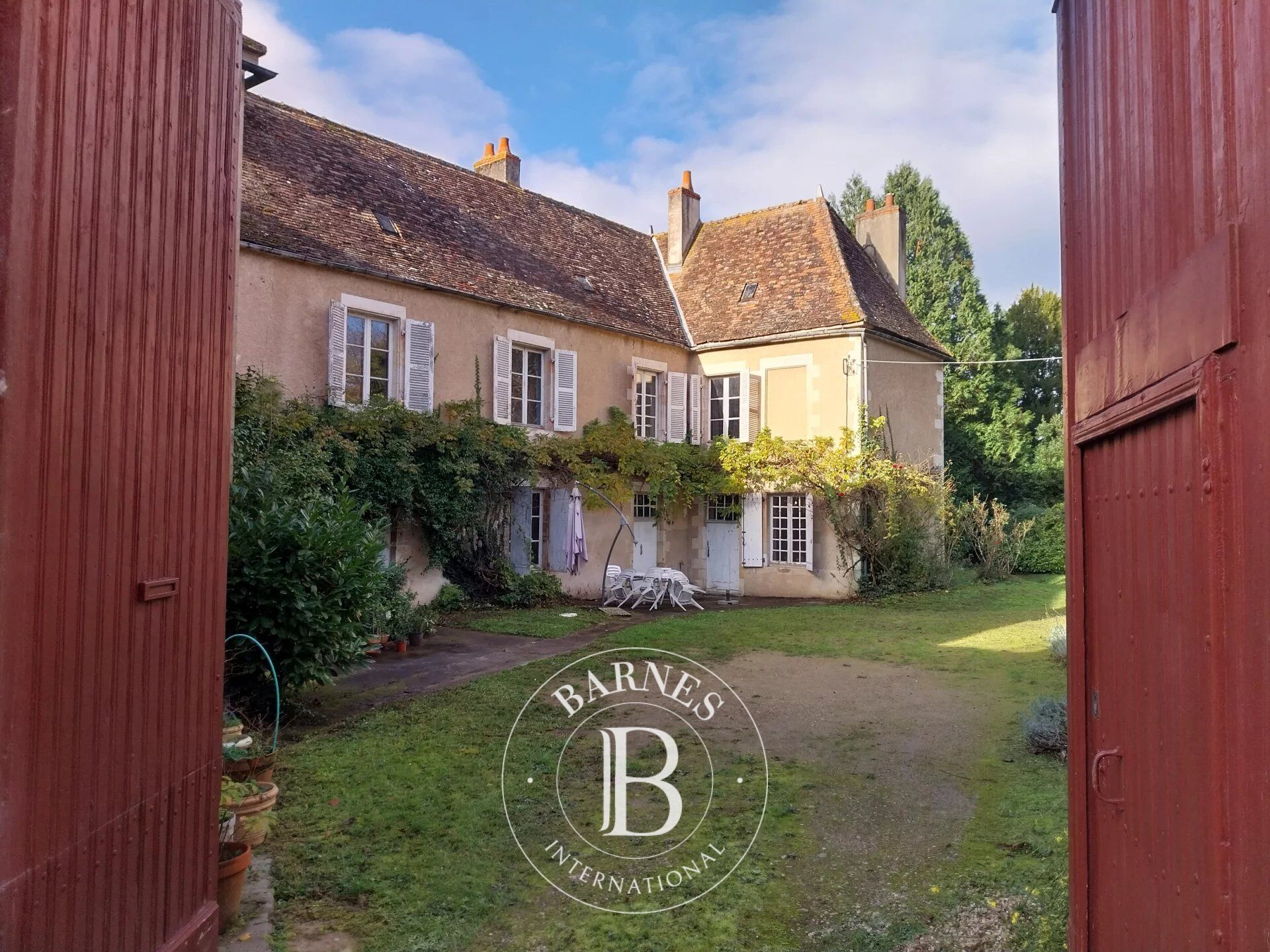 In the Poitou - Beautiful 18th-century residence - 2,454 m² of garden - picture 3
