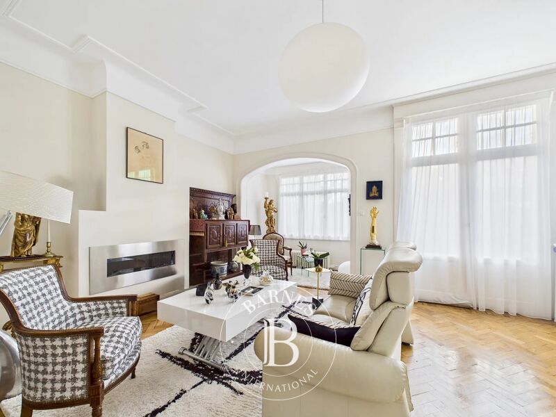 Venta, Casa La Madeleine - picture 1