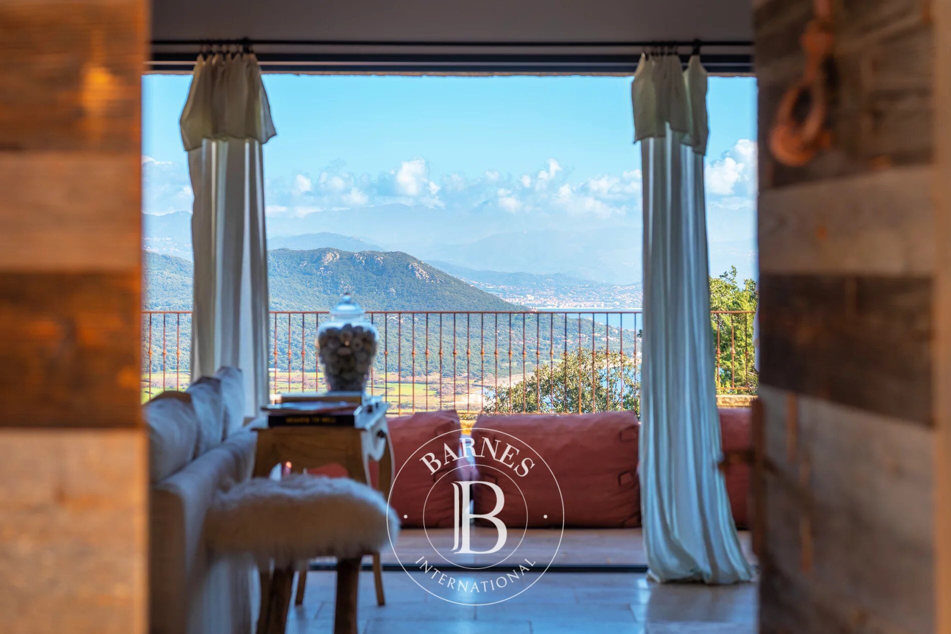 Villa Serra-di-Ferro - picture 2