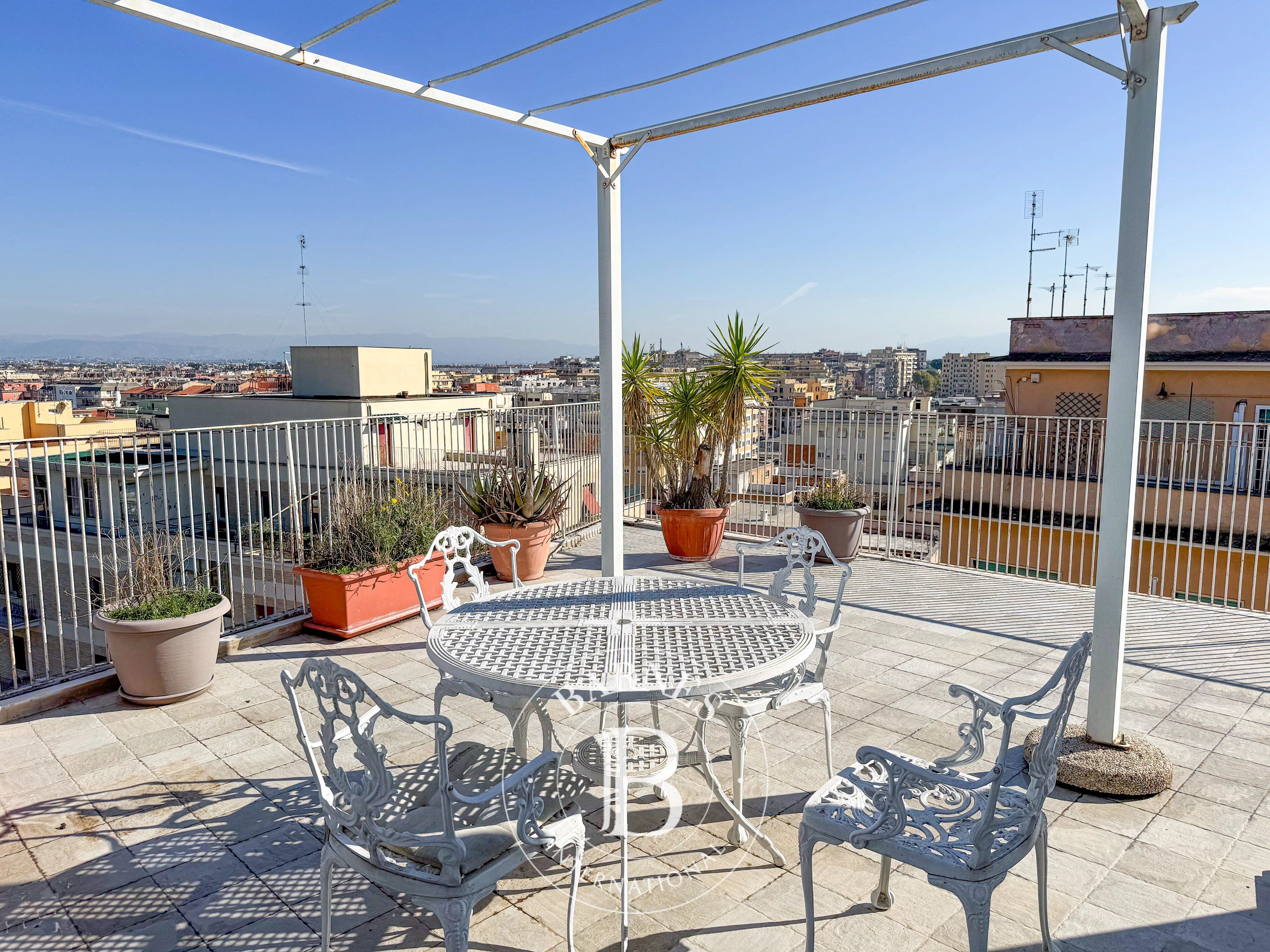 Penthouse Roma - picture 10