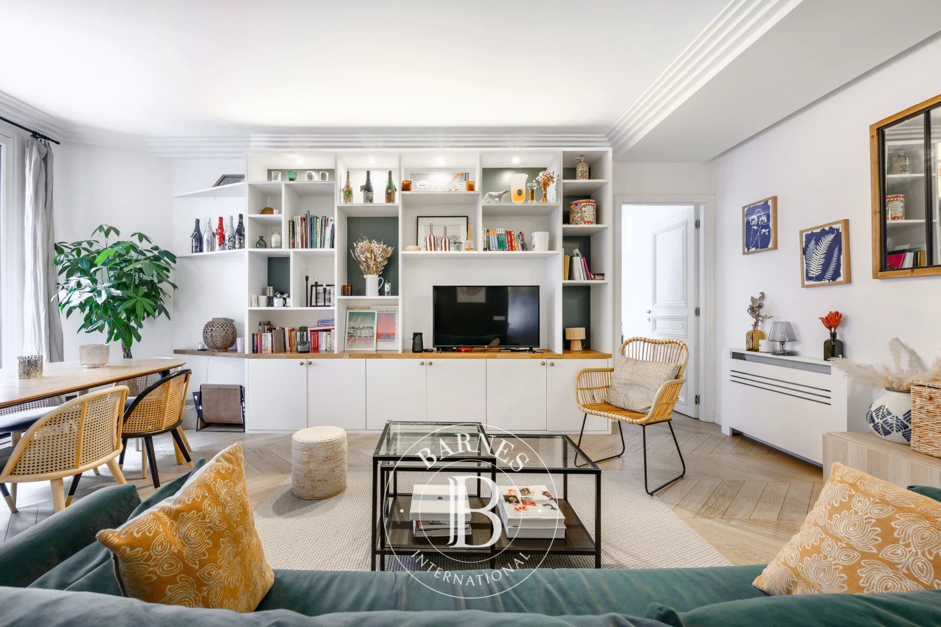 ORDENER / DAMREMONT - 3 BEDROOMS - 4TH FLOOR - LIFT - PEACE AND QUIET - GREAT AMENITIES - picture 3