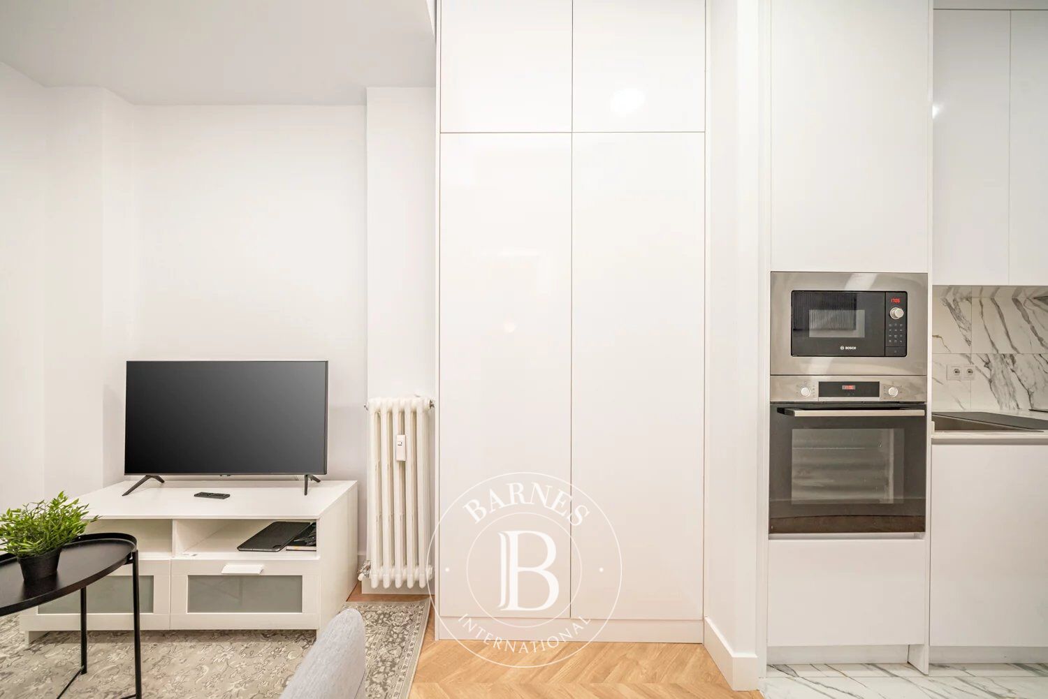 Fully renovated 2-bedroom apartment in Barrio de Salamanca - picture 2