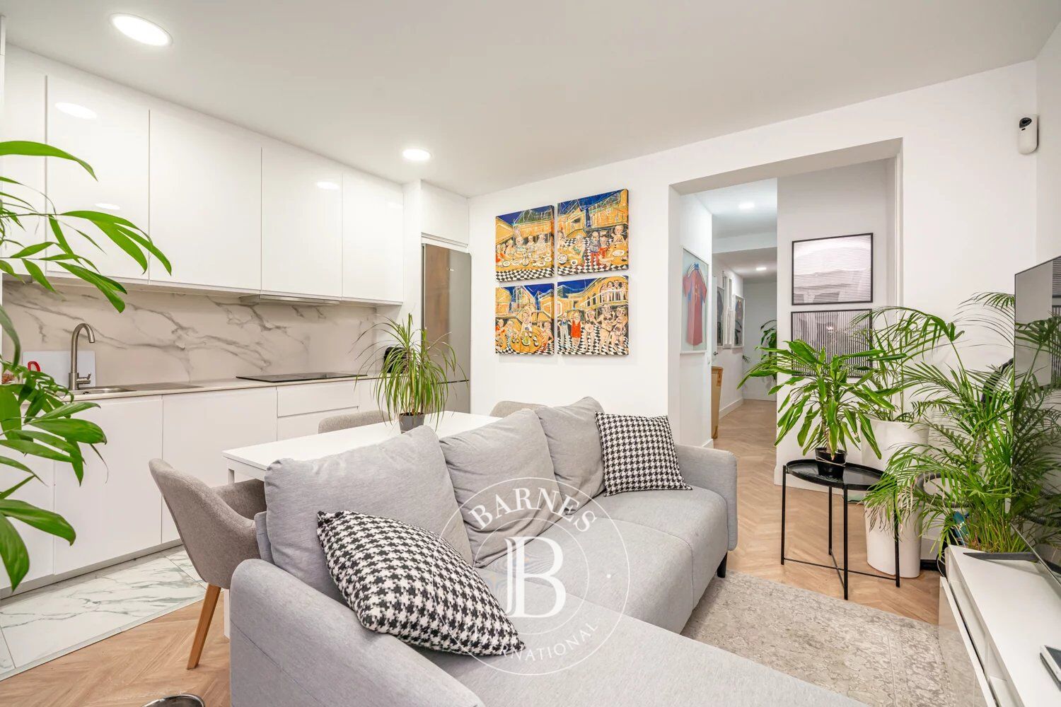 BARNES – Piso reformado de 2 dormitorios en el Barrio de Salamanca, Madrid - picture 3