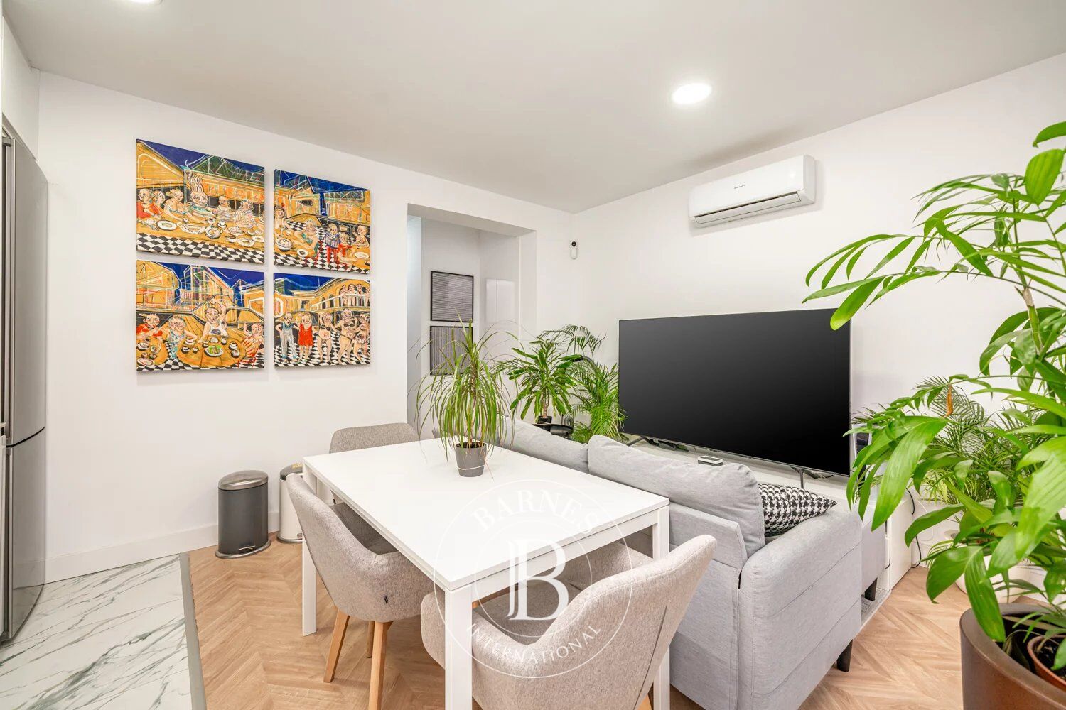 BARNES – Piso reformado de 2 dormitorios en el Barrio de Salamanca, Madrid - picture 2