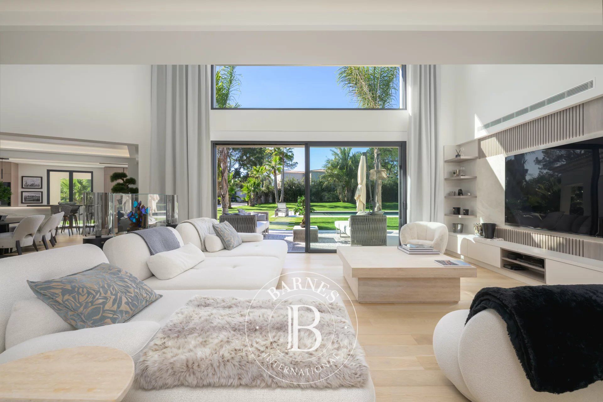 OFF MARKET - Élégante villa rénovée au sein d’un domaine sécurisé à Mougins - picture 3