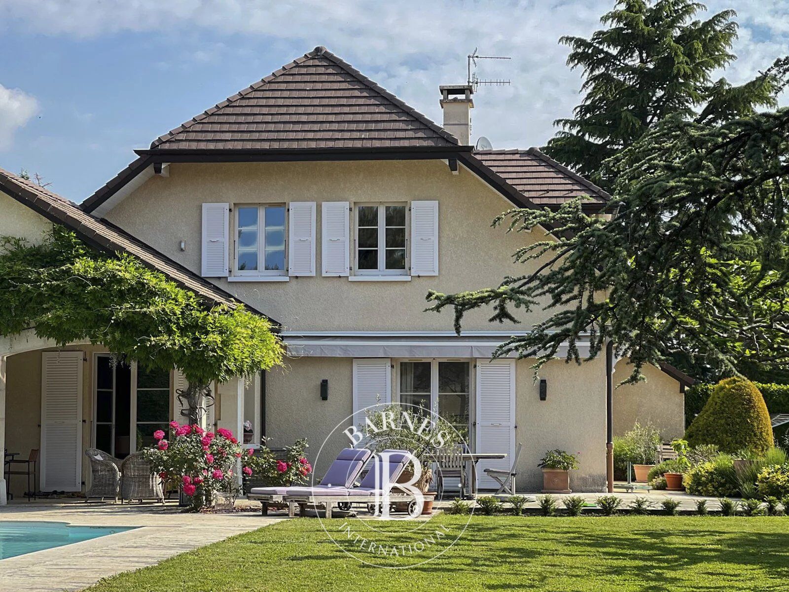 BARNES PAYS-DE-GEX – THOIRY – 7-ROOM VILLA – 260 SQM – FULLY ENCLOSED 2009 SQM PLOT WITH SWIMMING POOL - picture 1