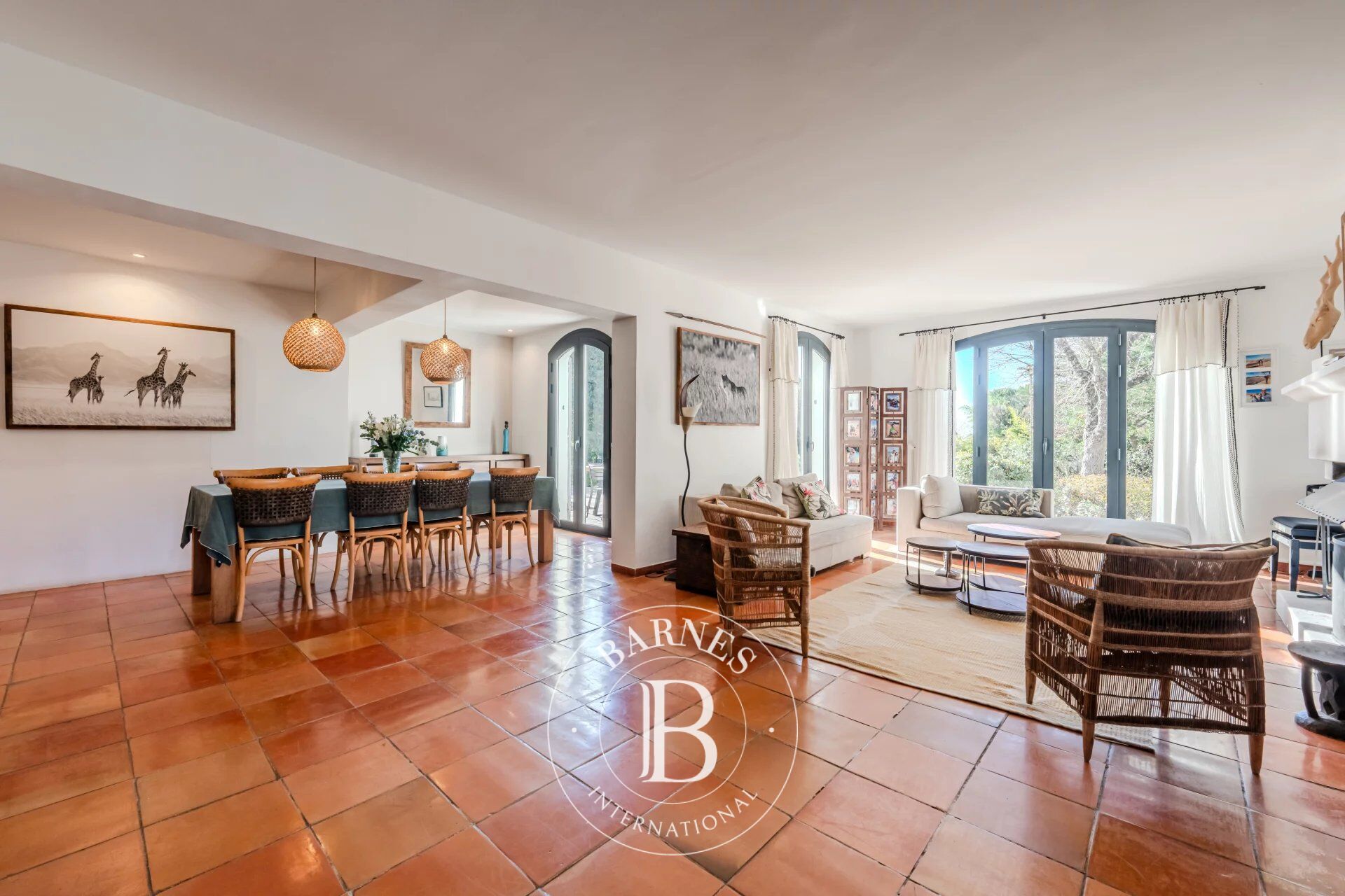 AIX-EN-PROVENCE - MAISON FAMILIALE 278 M² - 5 CHAMBRES + 1 STUDIO - JARDIN 2030 M² - PISCINE - picture 3