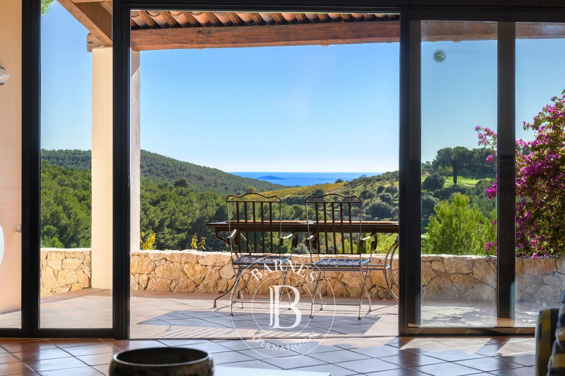 Vente - Villa - Vue panoramique - Domaine de Frégate - Saint-Cyr-sur-Mer - picture 2