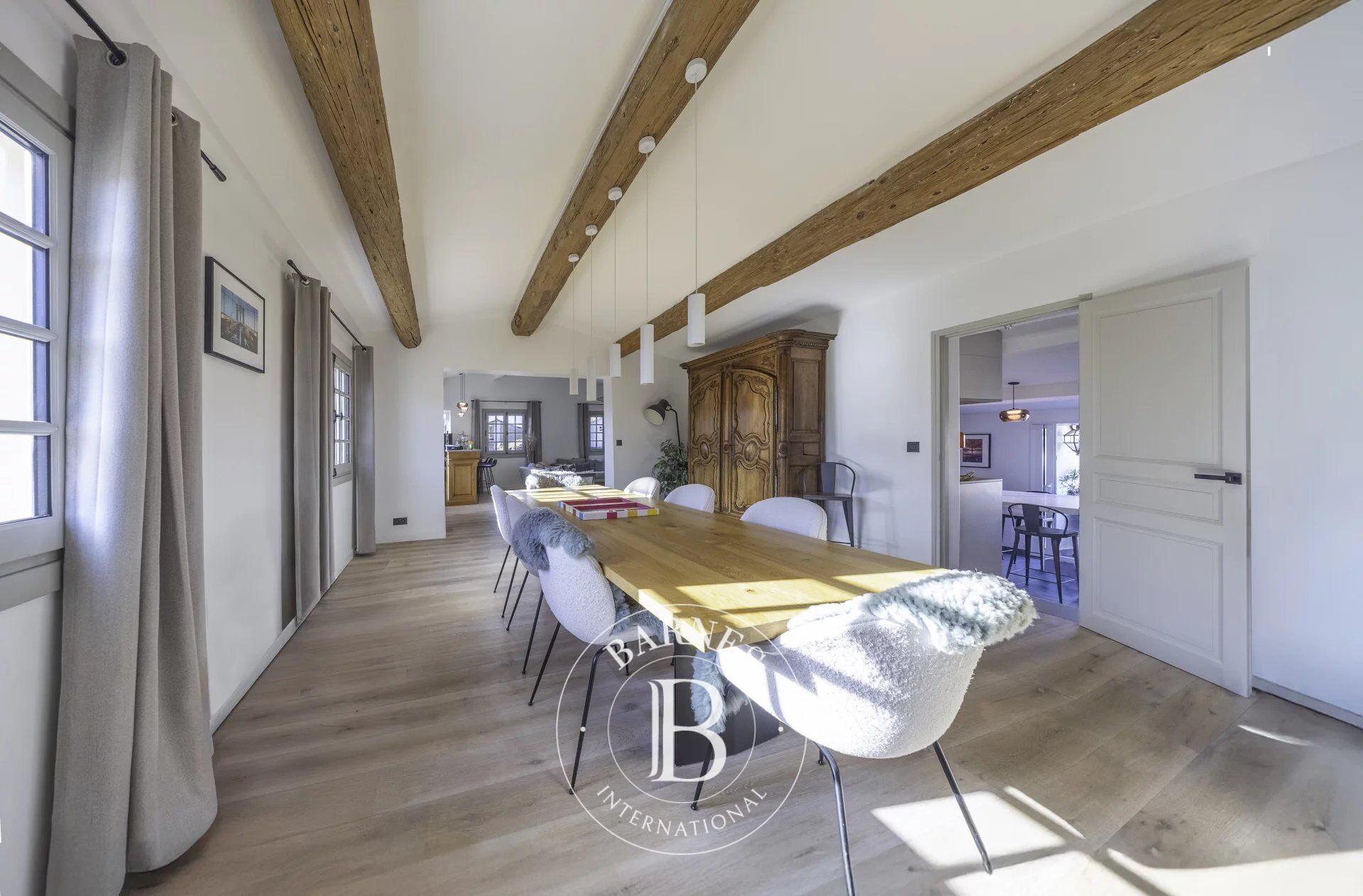 UNDER SALE OFFER - AIX-EN-PROVENCE – HISTORIC CITY CENTRE – APARTMENT 1938 SQ FT – TOP FLOOR OF 18TH-CENTURY PRIVATE MANSION – LIFT – TERRACE - picture 1