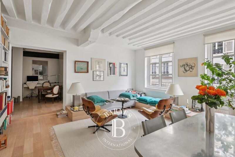 Off Market - Paris 6 - Monnaie - Two bedrooms - Dual aspect - Bright - Generous proportions.
