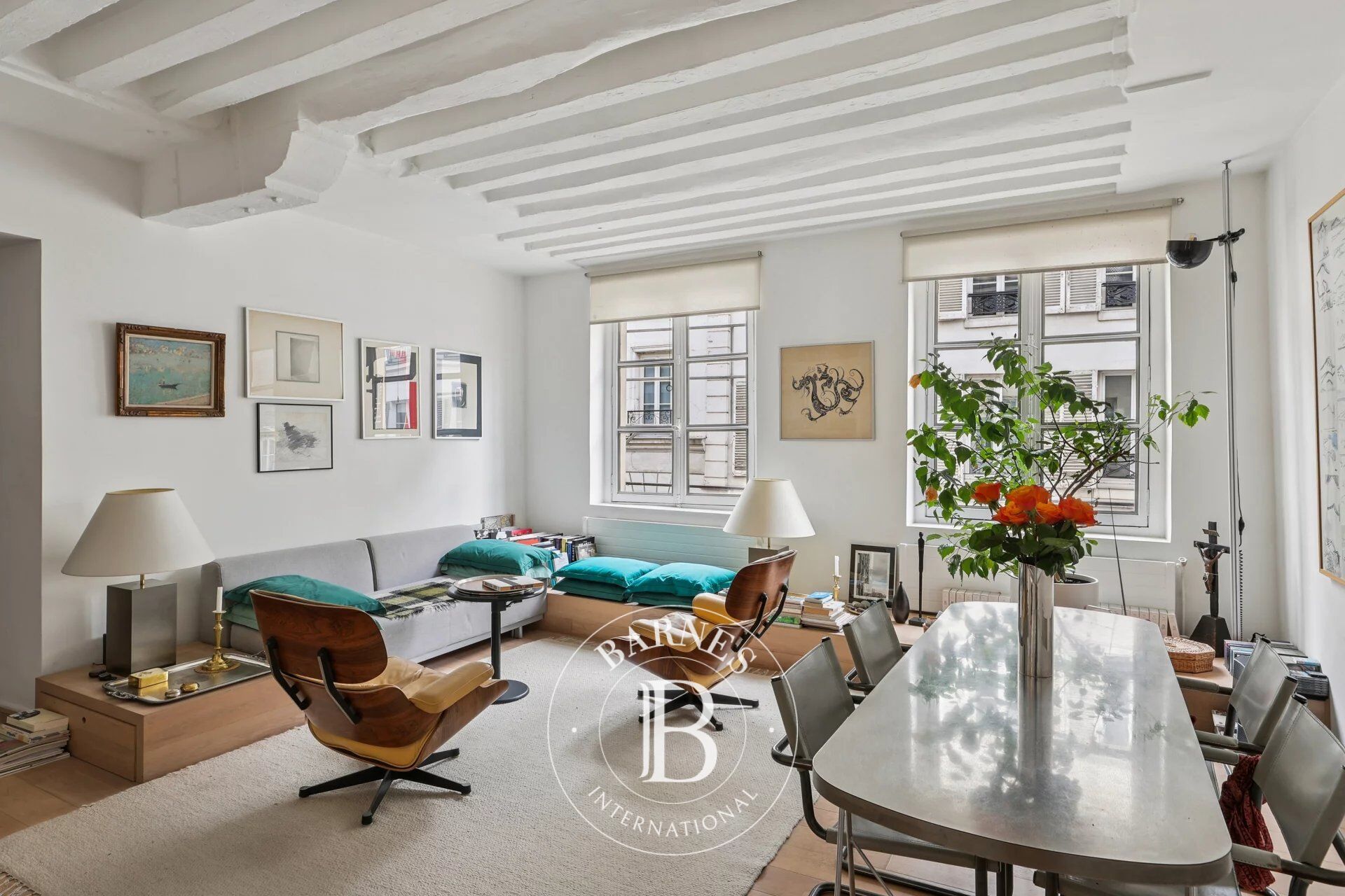 Off Market - Paris 6 - Monnaie - Two bedrooms - Dual aspect - Bright - Generous proportions. - picture 3