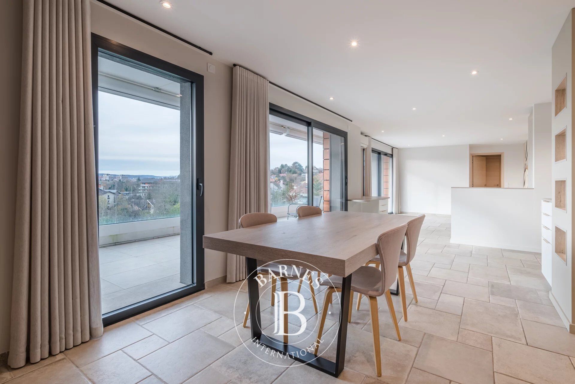 BARNES Annecy – ANNECY-LE-VIEUX – RESIDENTIAL & SOUGHT-AFTER – 3-BEDROOM APARTMENT WITH 53 M² TERRACE - picture 1