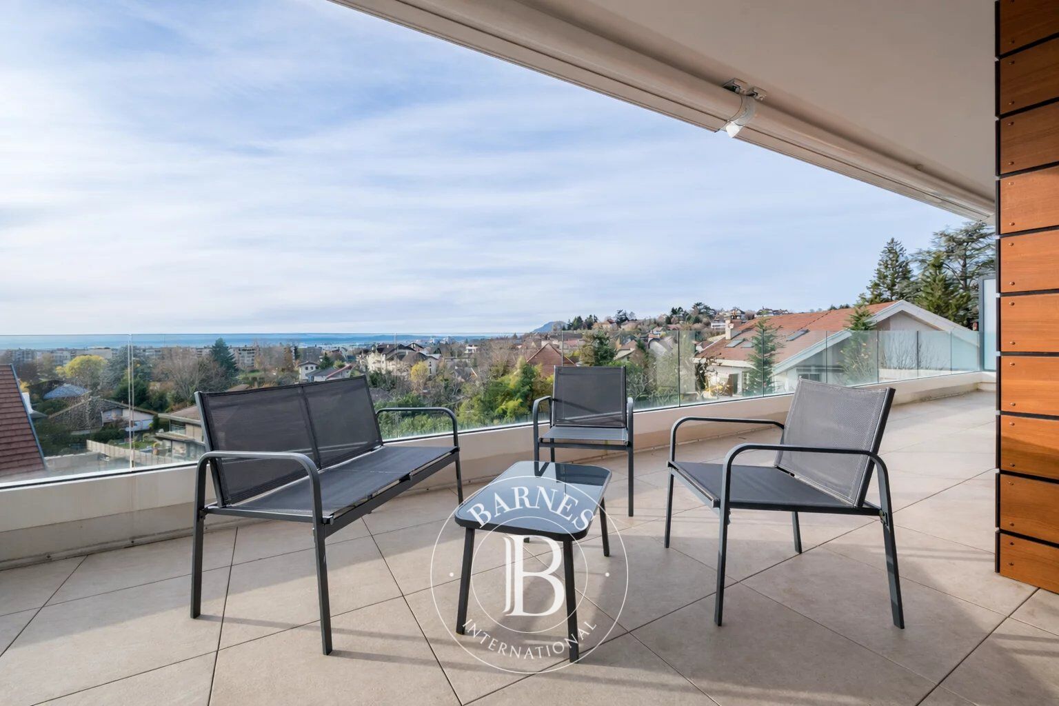 BARNES Annecy – ANNECY-LE-VIEUX – RÉSIDENTIEL & RECHERCHÉ – T4 AVEC TERRASSE DE 53 M² - picture 2