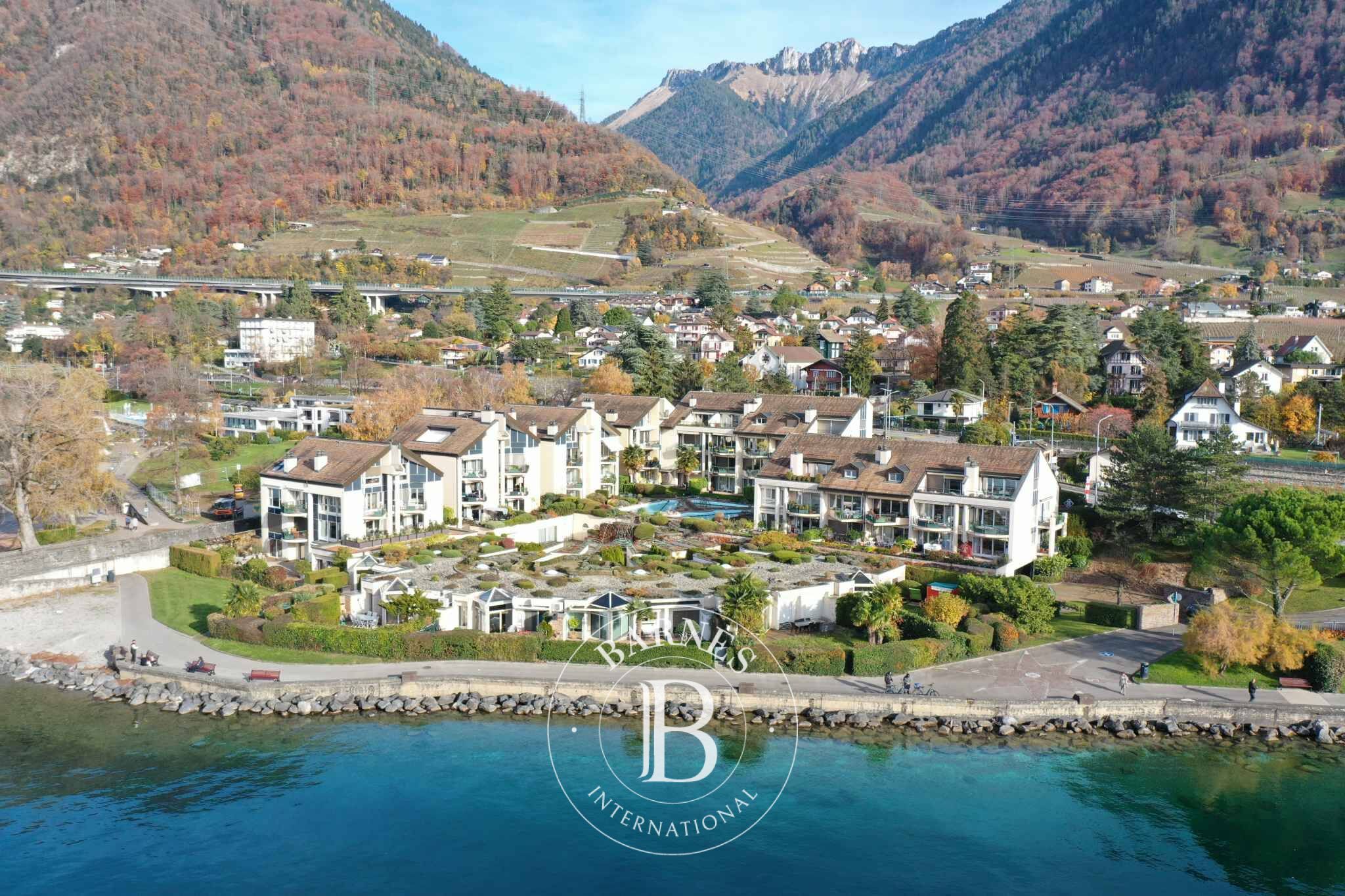 Splendide appartement en première ligne du lac Léman avec une vue exceptionnelle - picture 1