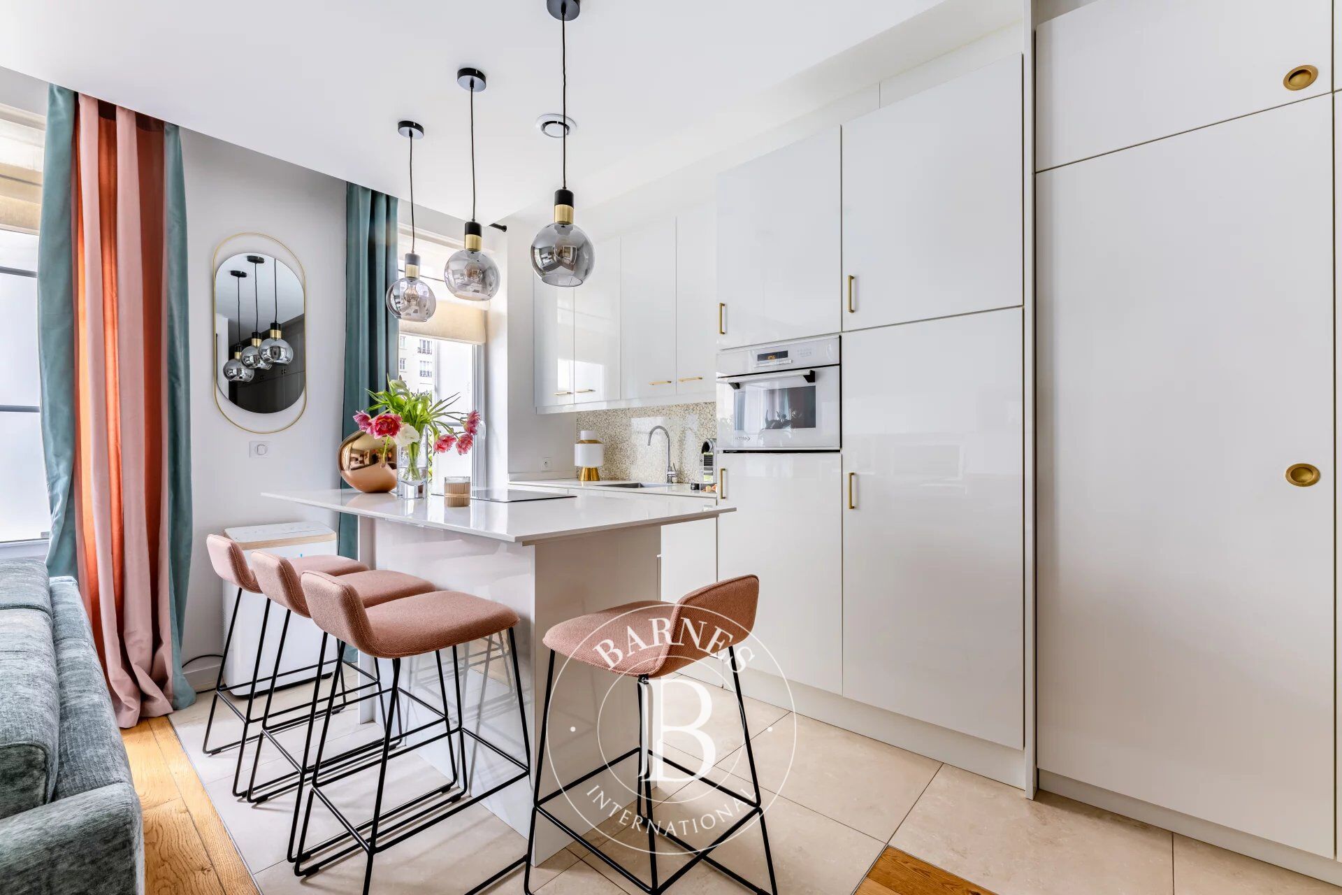 París 17 – Plaine Monceau – Piso reformado de un dormitorio en planta baja - picture 2