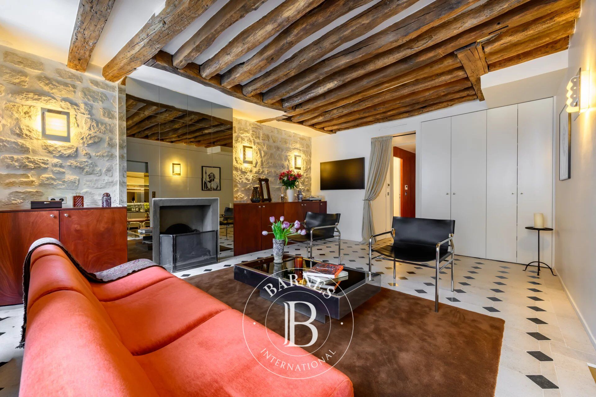 Vente appartement de prestige - Paris  4- Place des Vosges - 4 pièces rénové - picture 2