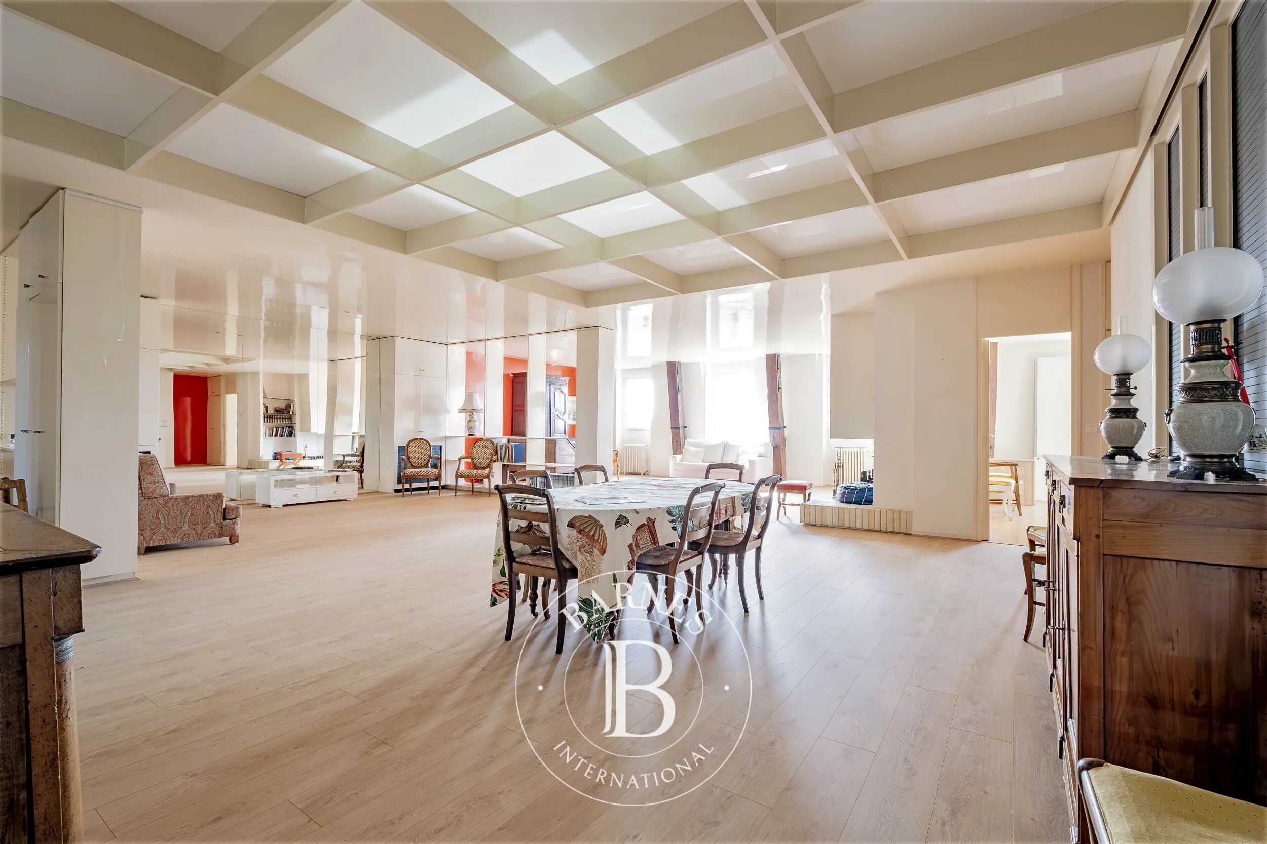 Bordeaux Jardin Public - Appartement de 195 m² - Dernier étage - Ascenseur - 2 parkings - 2 caves - picture 2