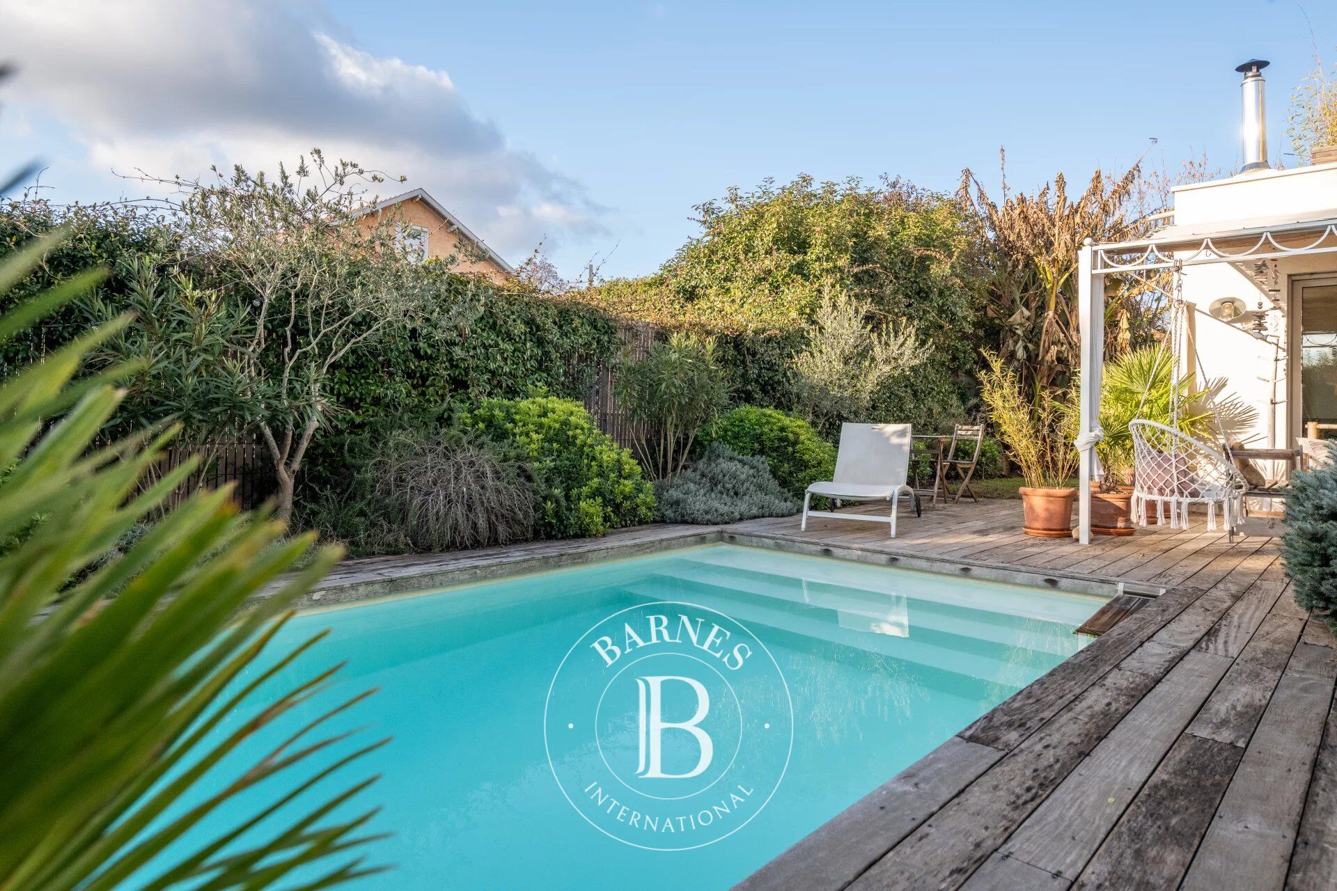 TASSIN-LA-DEMI-LUNE - BOURG - Maison de 190m² environ - 8 chambres - Jardin avec Piscine - picture 2