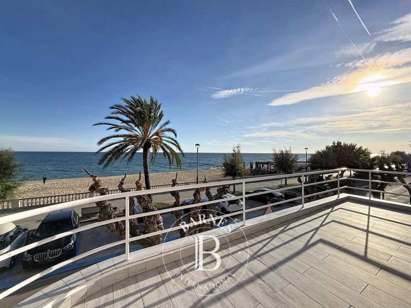 Exclusive luxury seafront home — Caldes d’Estrac