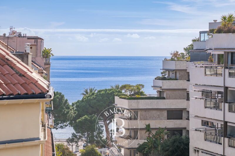 EXCLUSIVITÉ - CANNES ARRIÈRE CROISETTE -  5 PIÈCES - BALCON - APERÇU MER - DERNIER ETAGE