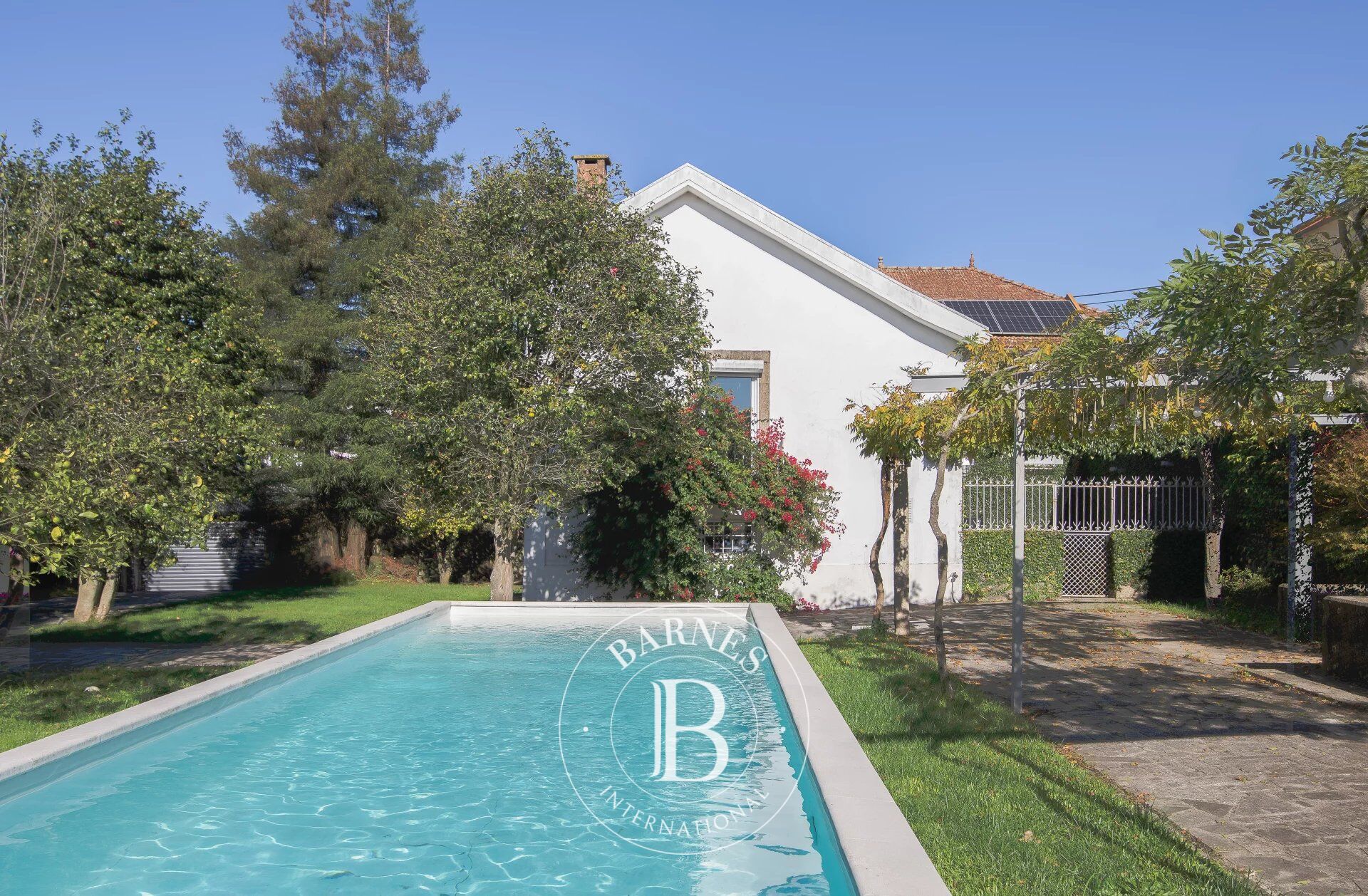 Villa avec jardin et piscine - picture 1