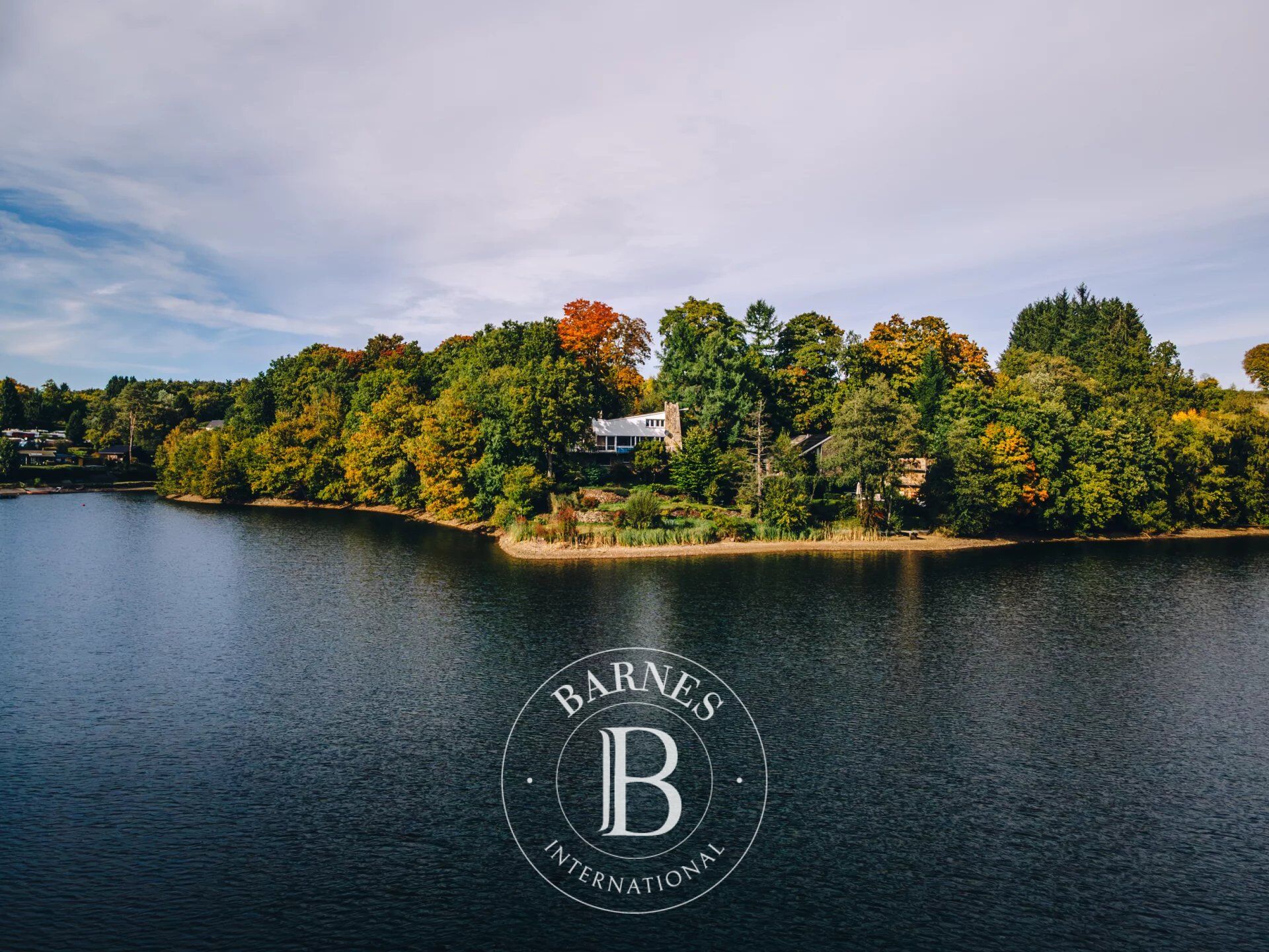 Beautiful character house with a unique view of Robertville Lake - picture 2