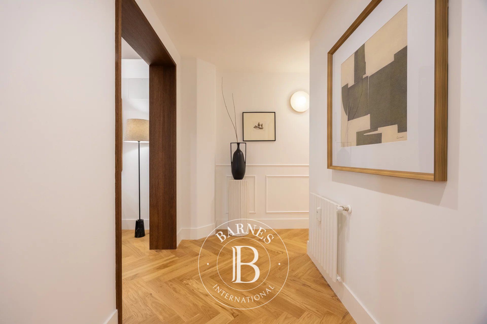 Piso reformado con terraza en edificio clásico - picture 3