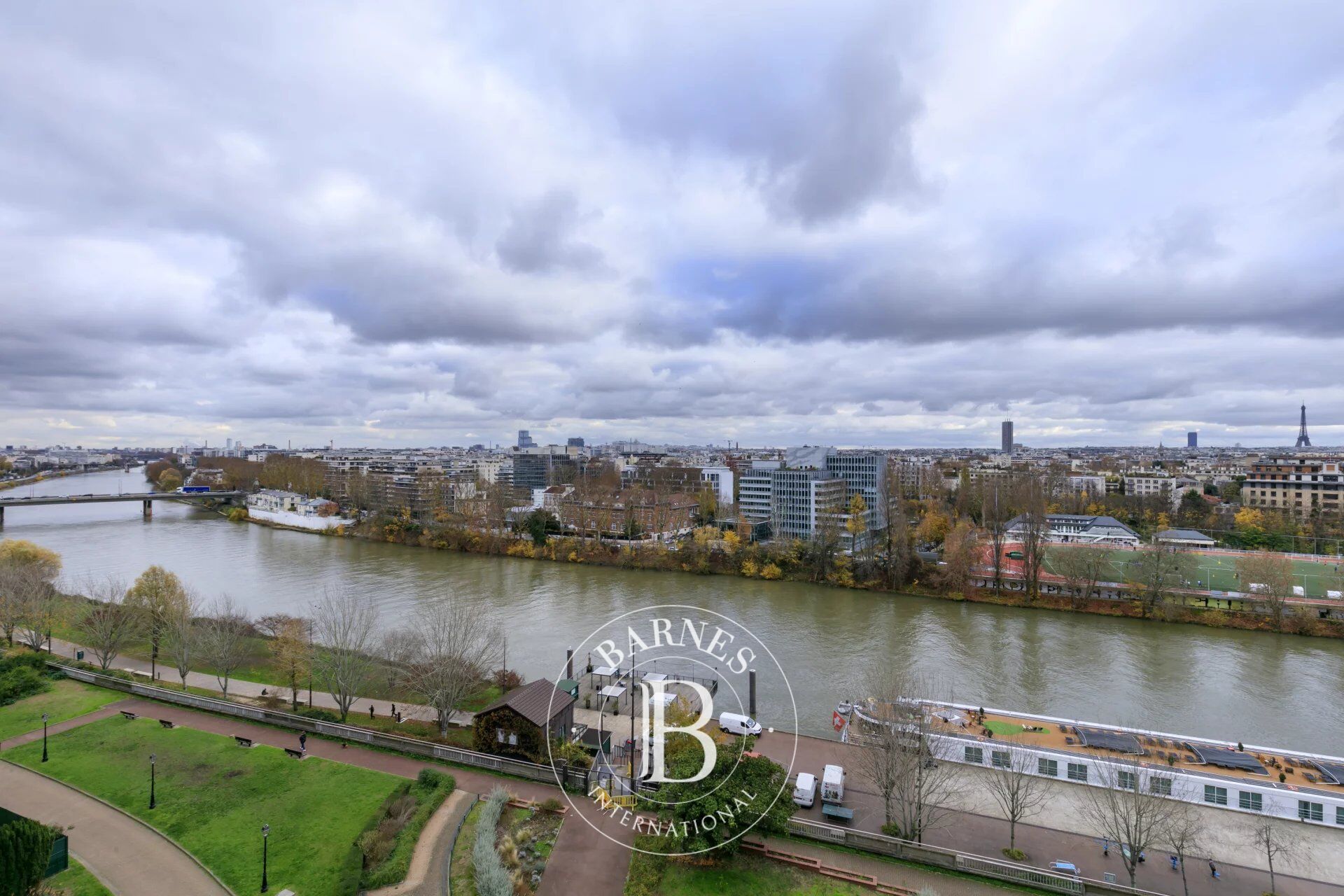 COURBEVOIE - BANKS OF THE SEINE - APARTMENT OVERLOOKING THE ILE DE LA JATTE - picture 1