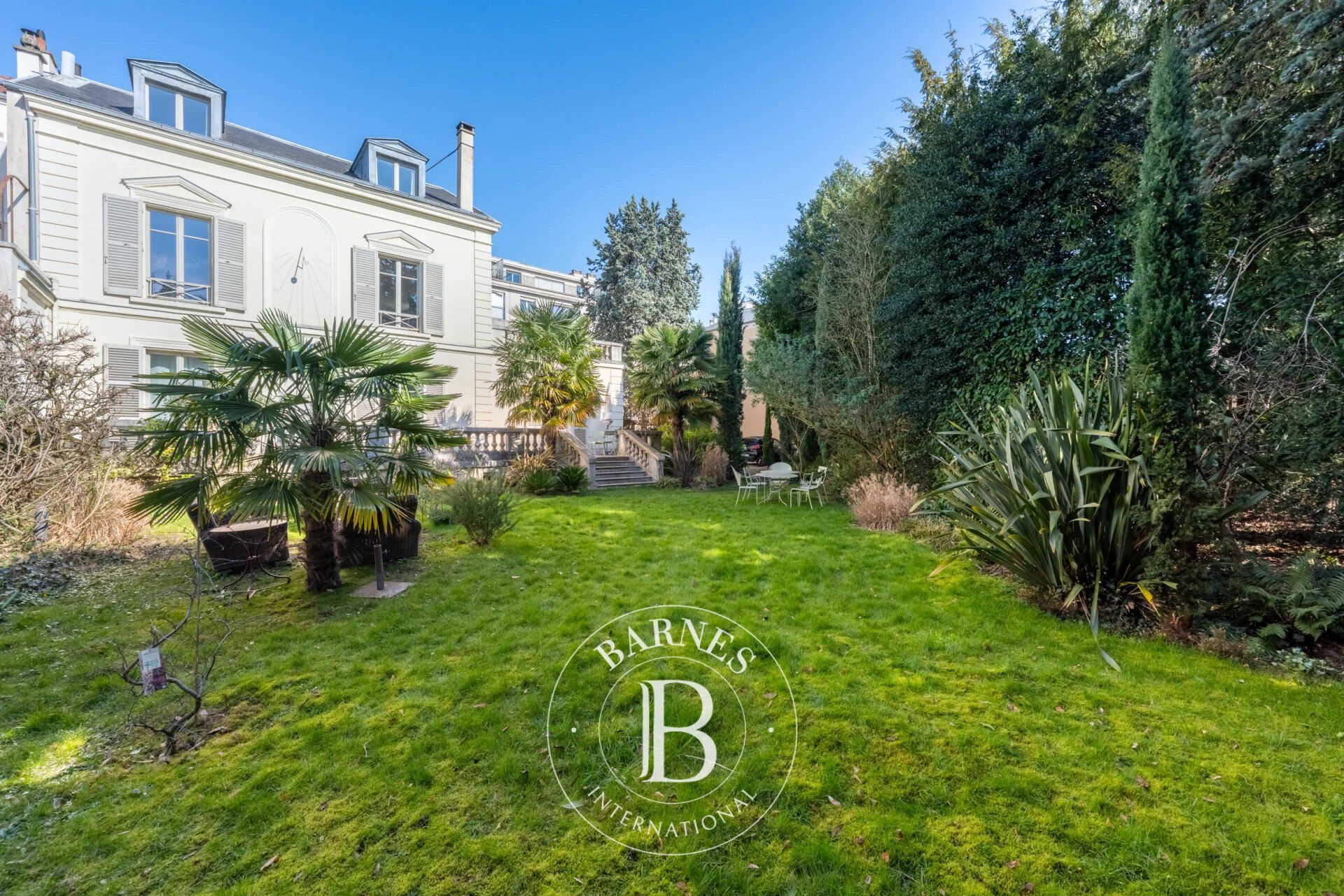 Early 20th-century property with great character - 309m² (3,326 sq ft) - 6/7 bedrooms - Separate studio apartment - 924m² (9,946 sq ft) plot - 5-minute walk from Rive Droite station - picture 2