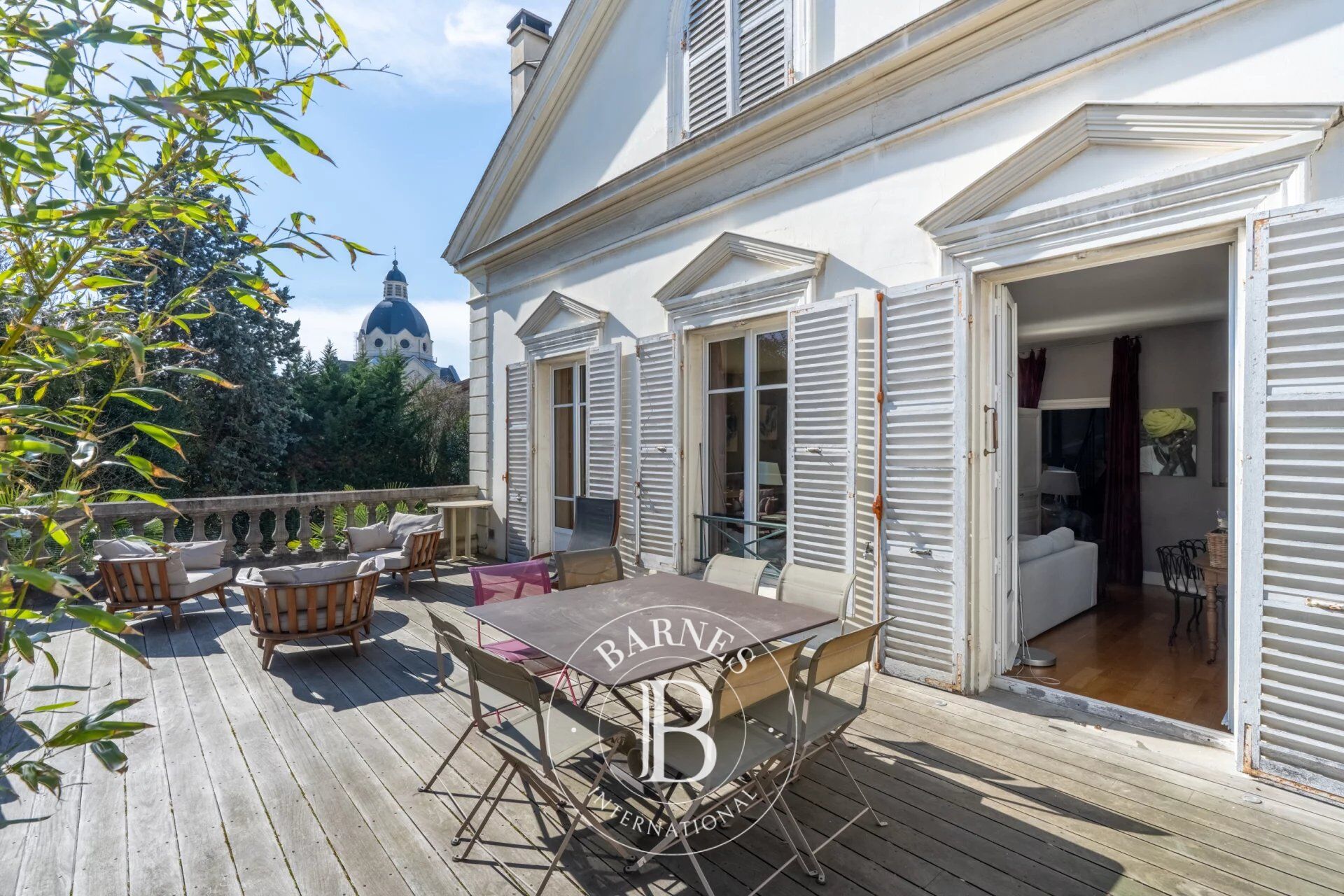 Casa Versailles - picture 1