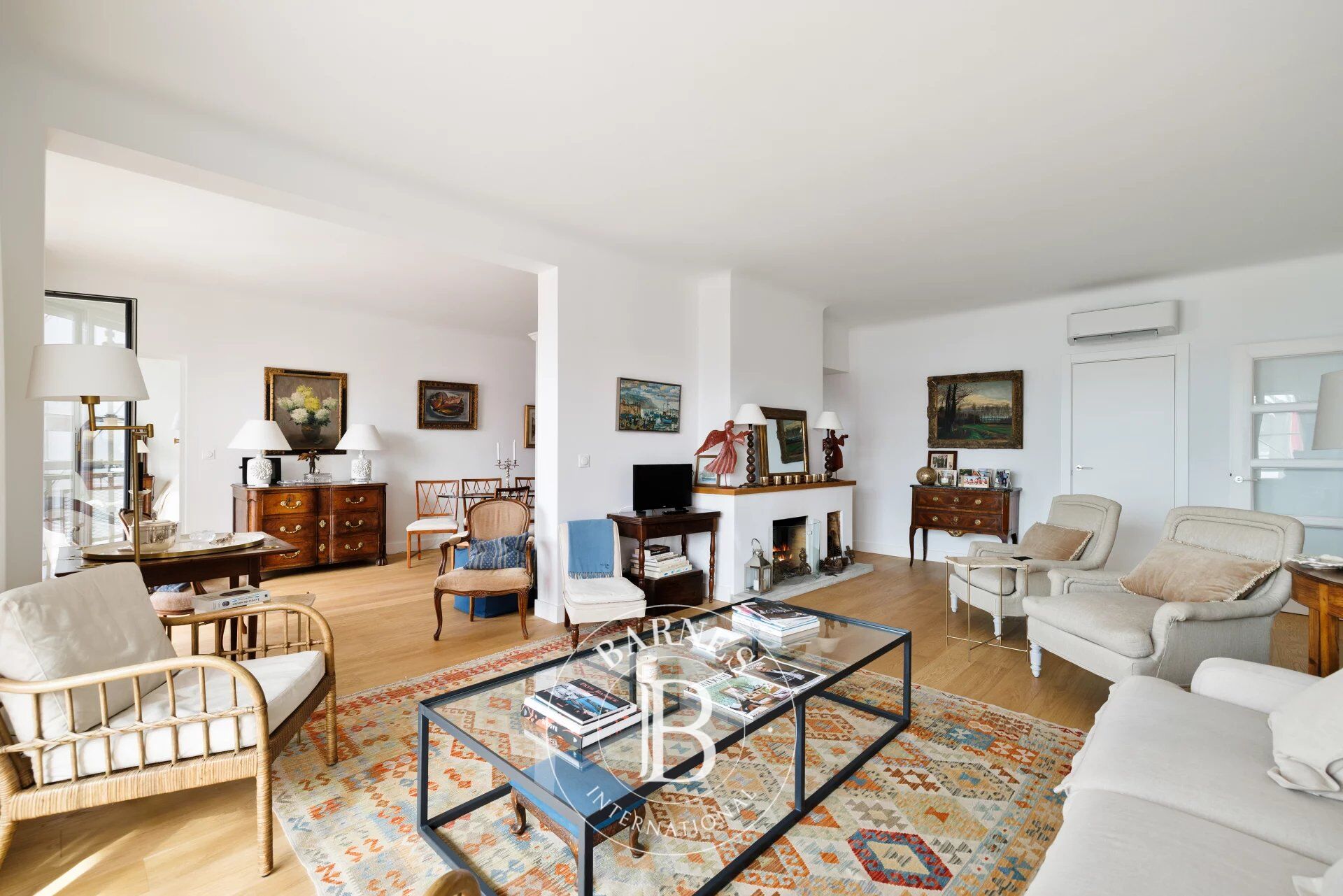 SAINT JEAN DE LUZ, 125 M² RENOVATED APARTMENT WITH STUNNING VIEWS OVER THE BAY - picture 3