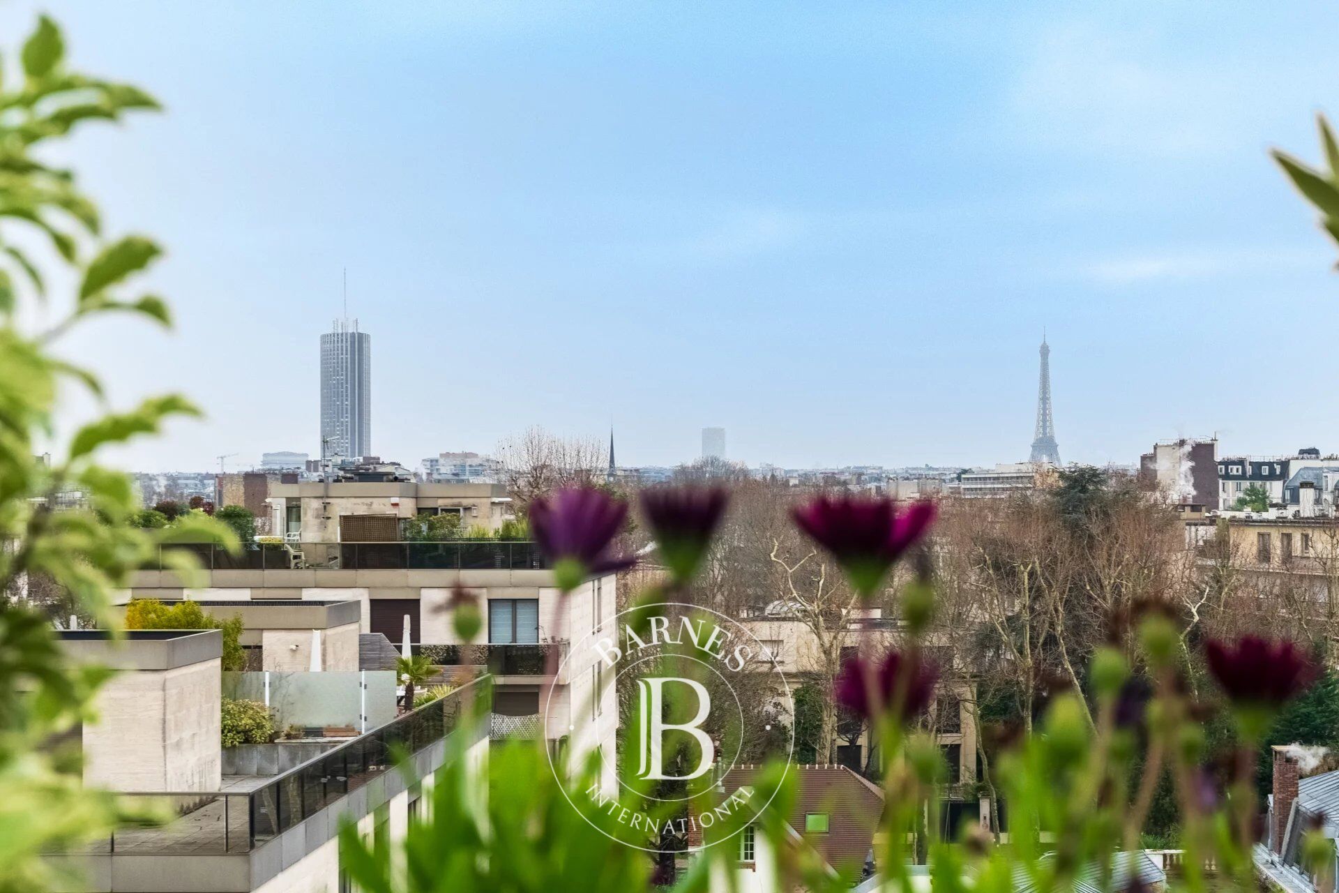 Neuilly - Château-Nortier - Voie privée - Appartement en duplex  entièrement rénové 4/5 chambres - Terrasse - Vue Tour Eiffel - picture 1