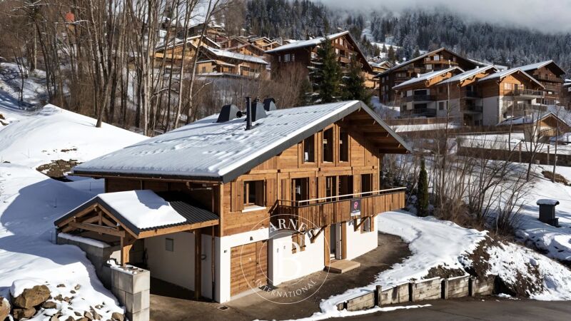 Châtel – Elegant chalet renovated just a stone’s throw from the village centre