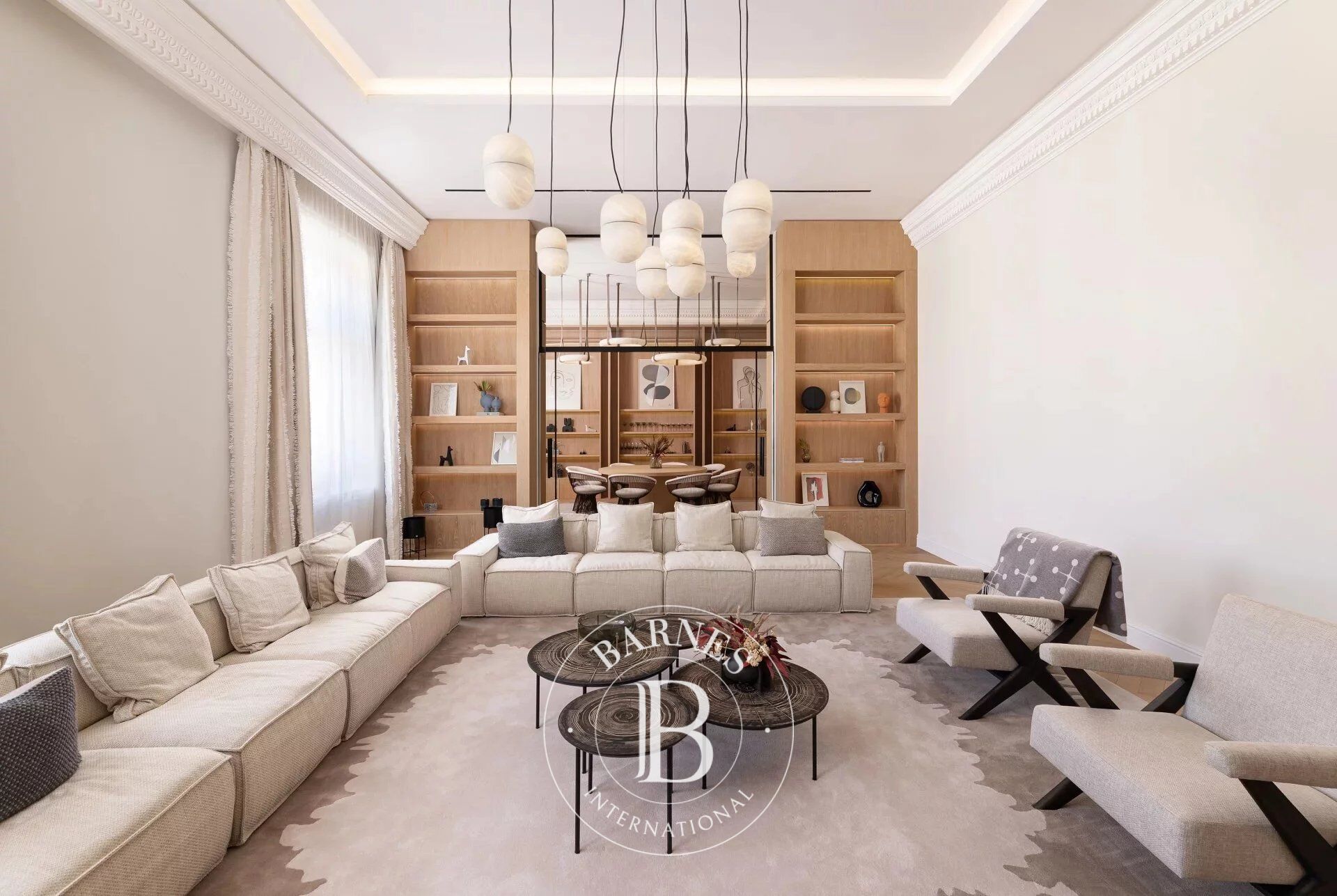 Stunning representative apartment in the heart of the city - picture 3