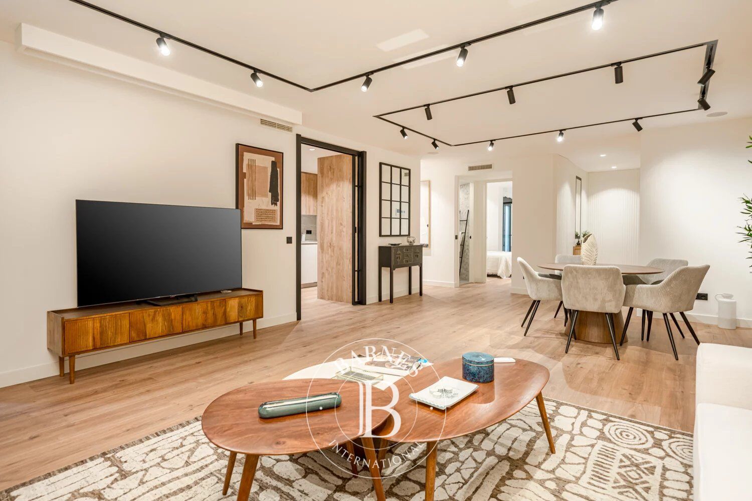 Magnifique appartement rénové avec piscine, garage et terrasse dans le quartier de Salamanca - picture 3