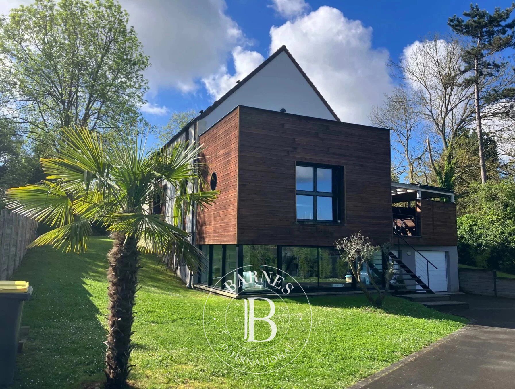 ÉTIOLLES (91) – Maison d’architecte avec Local Indépendant – Plein Centre-Ville - picture 1