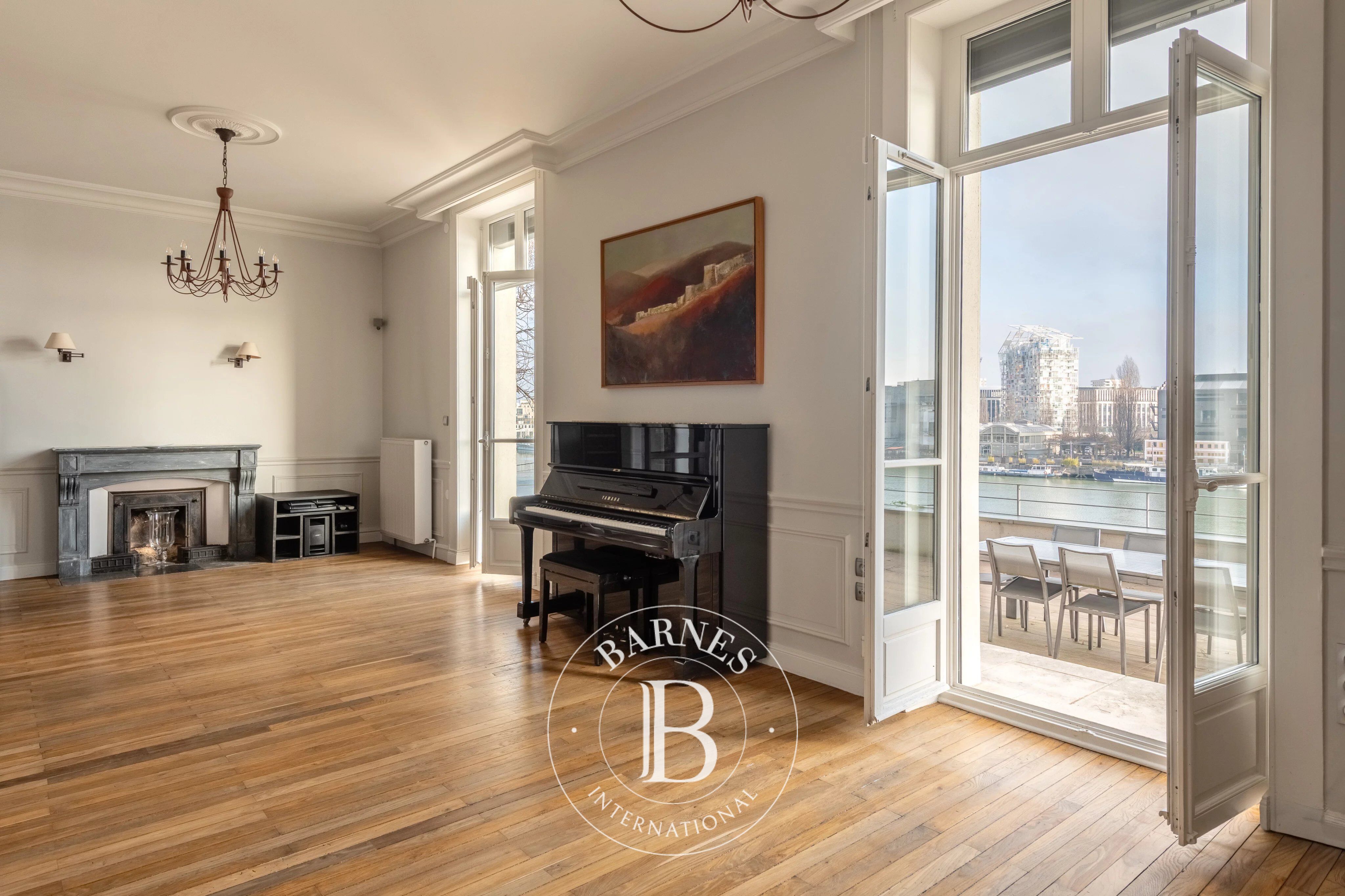 La Mulatière - Maison bourgeoise de 1900 - 6 chambres - Terrain de 823 m2 - picture 3