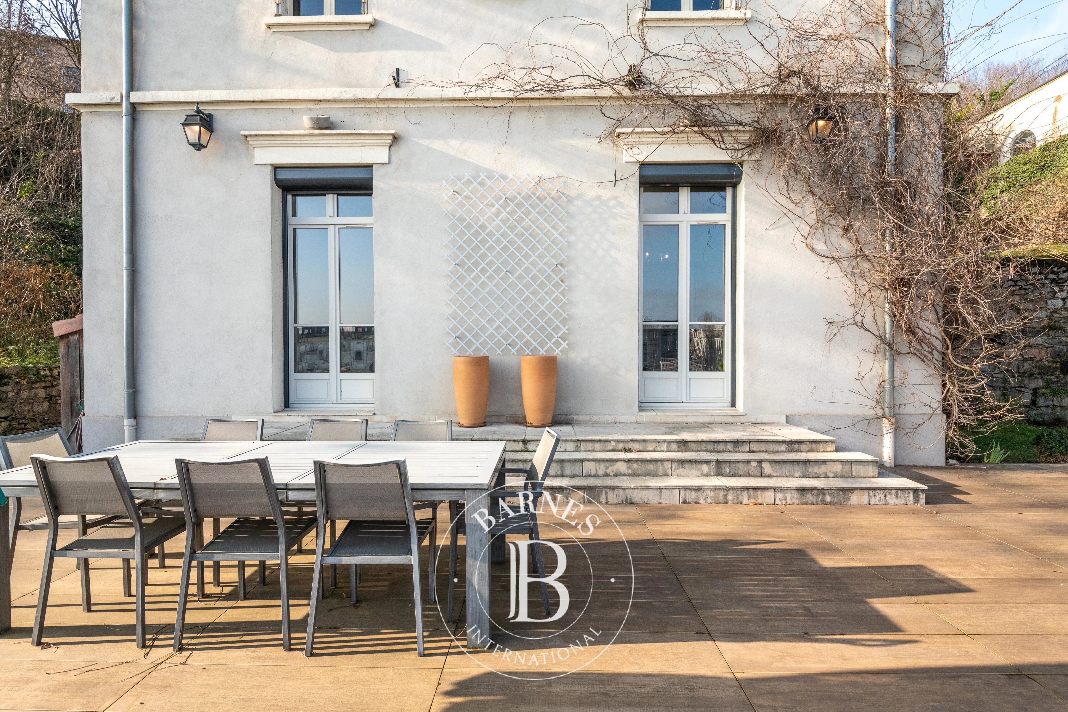 La Mulatière - 1900s bourgeois house - 6 bedrooms - 823 m² of land - picture 3