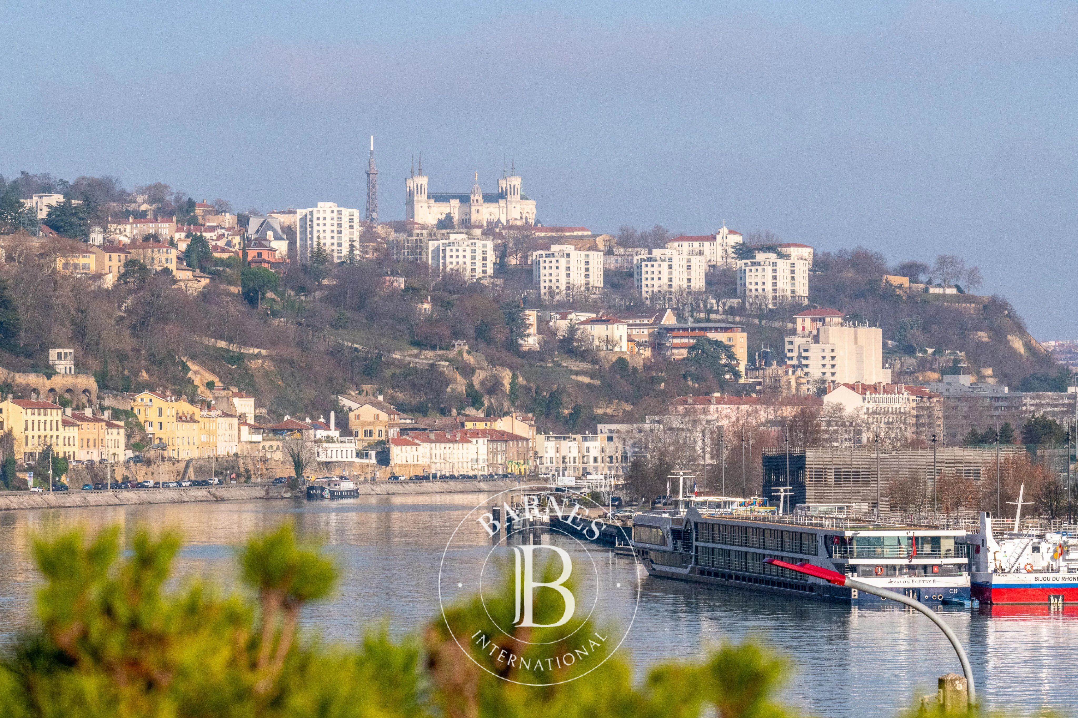 La Mulatière - Maison bourgeoise de 1900 - 6 chambres - Terrain de 823 m2 - picture 1