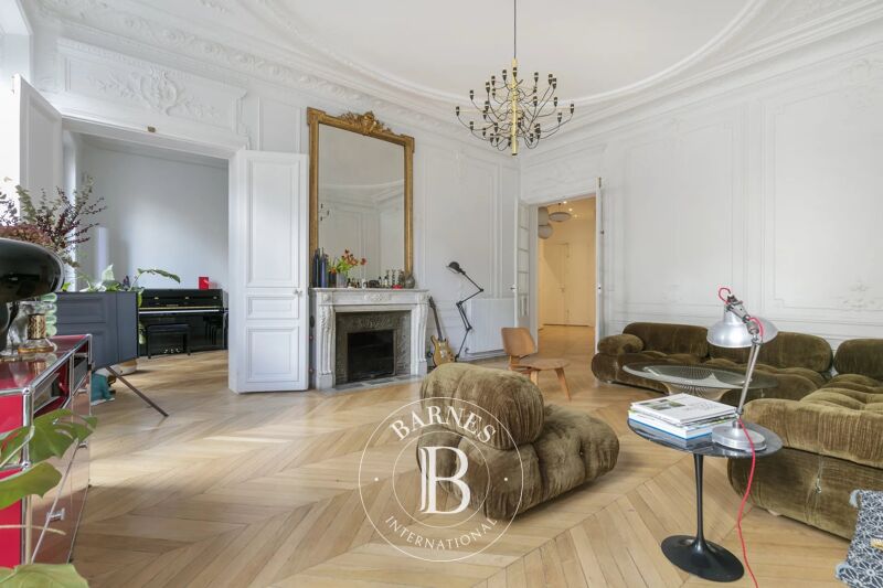 Exclusivité à Paris 8è Courcelles - Place des Ternes  - Appartement lumineux au 2ème étage - 3 chambres - Belle hauteur sous plafond