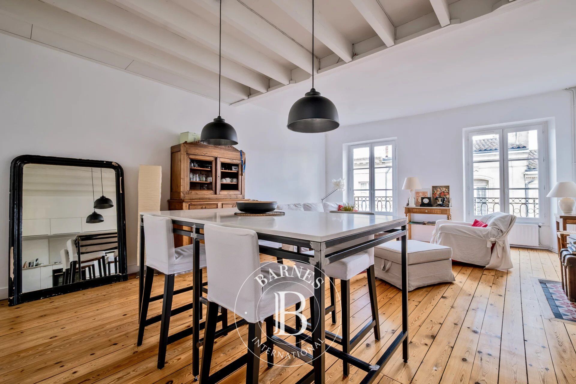 Bordeaux Tourny – Renovated Duplex – Top Floor - picture 2